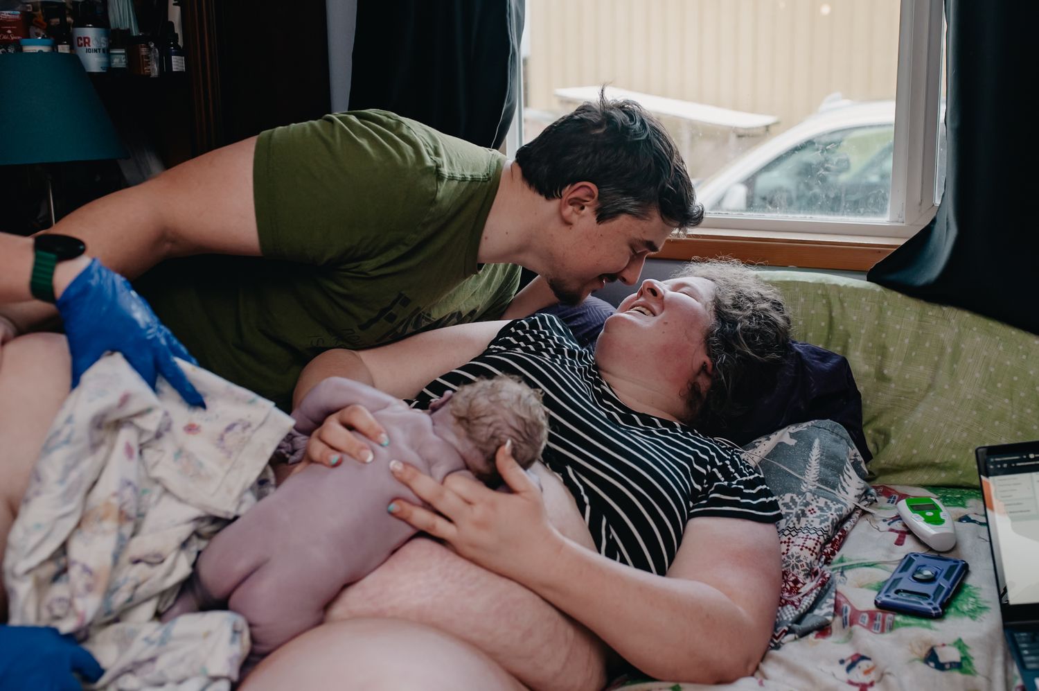 Birth photographer near me, home birth doula, lifestyle photographer documenting raw and intimate moments of birth. Portland and surrounding