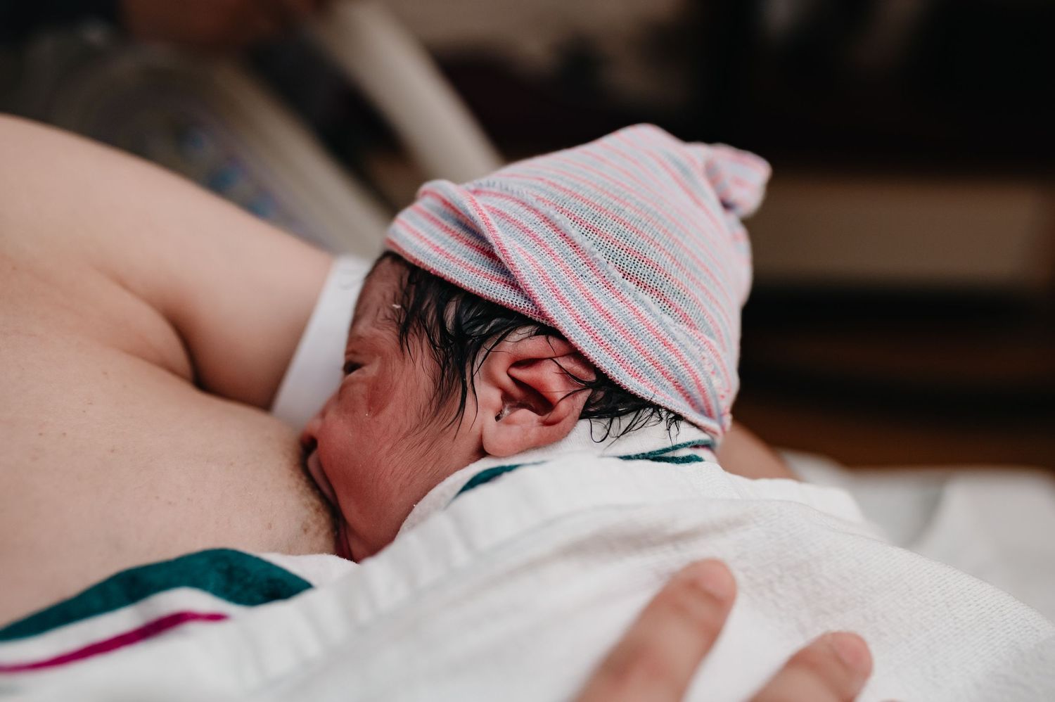 Benefits of breastfeeding and skin to skin for regulation of newborn temperature. How to latch at baby at your breast. Portland birth photos