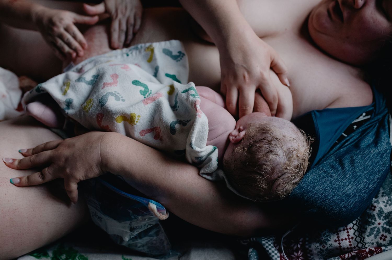 Fundal massage at a home birth while mom and baby do skin to skin and breastfeeding. What are the benefits of skin to skin? Raw birth photos