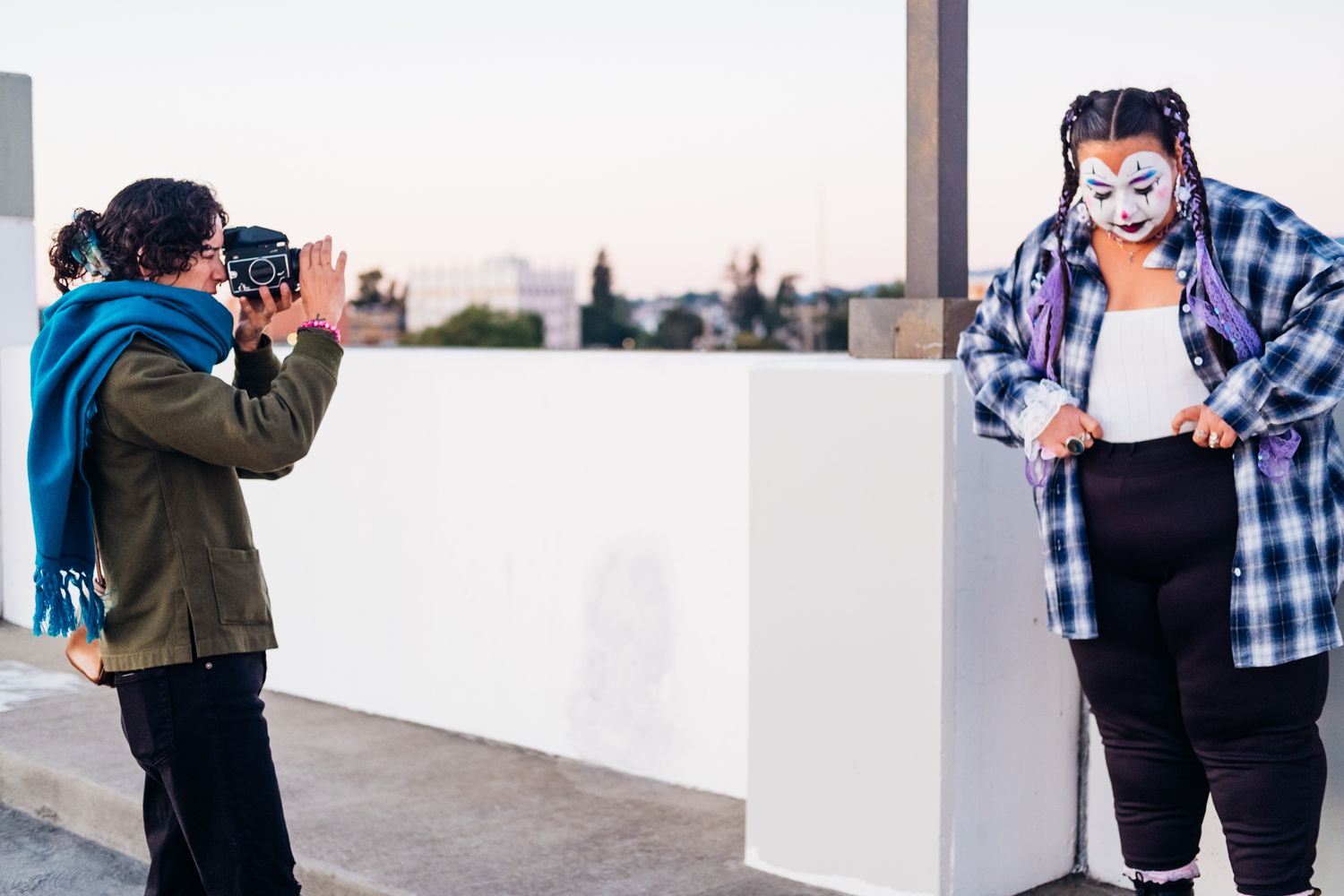 Film photographer working with a client in Oakland. Behind-the-scenes shots during a personal branding photoshoot.
