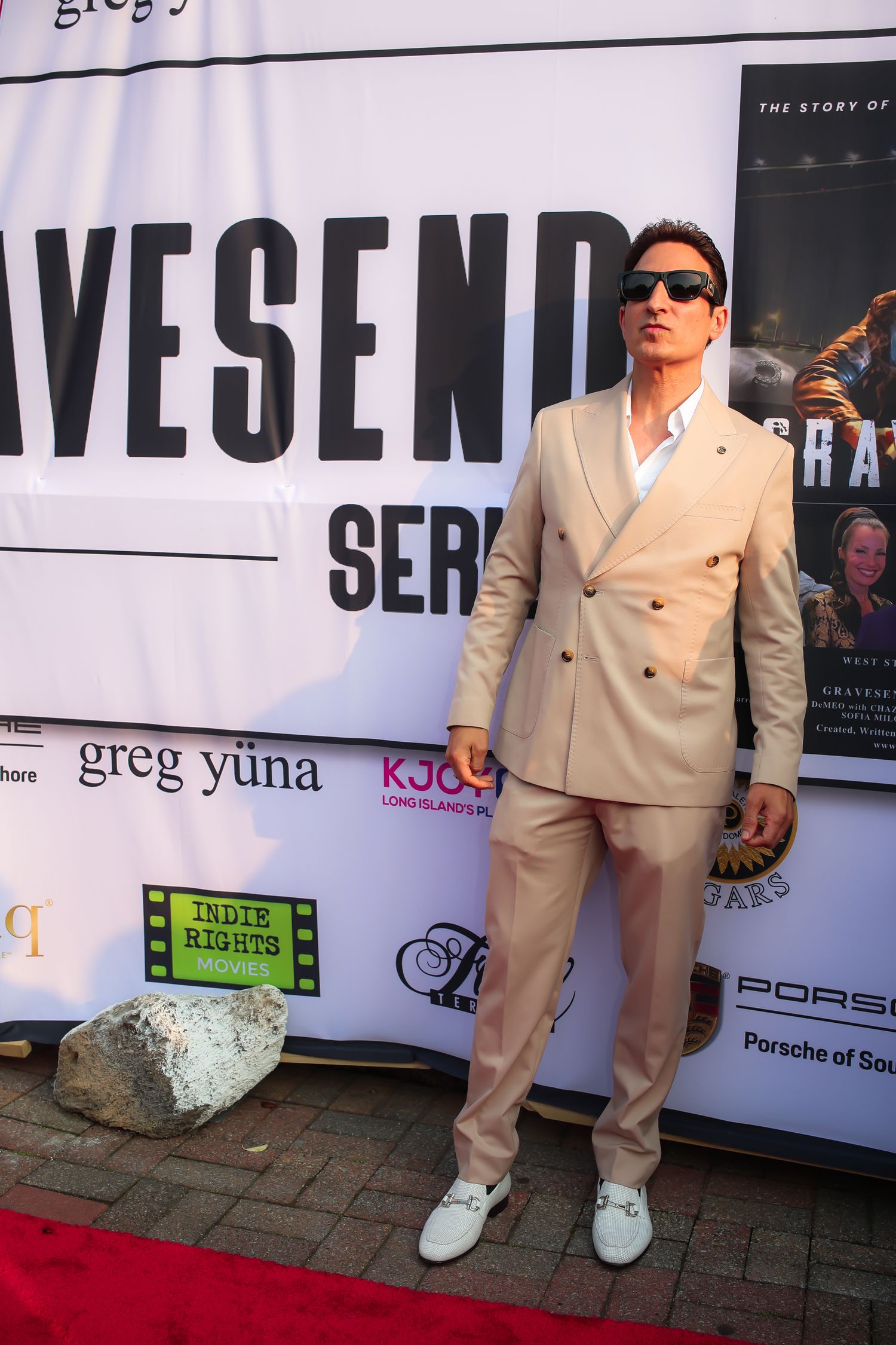 Four sequential photos showing someone in a beige suit and white sneakers posing against a promotional backdrop.