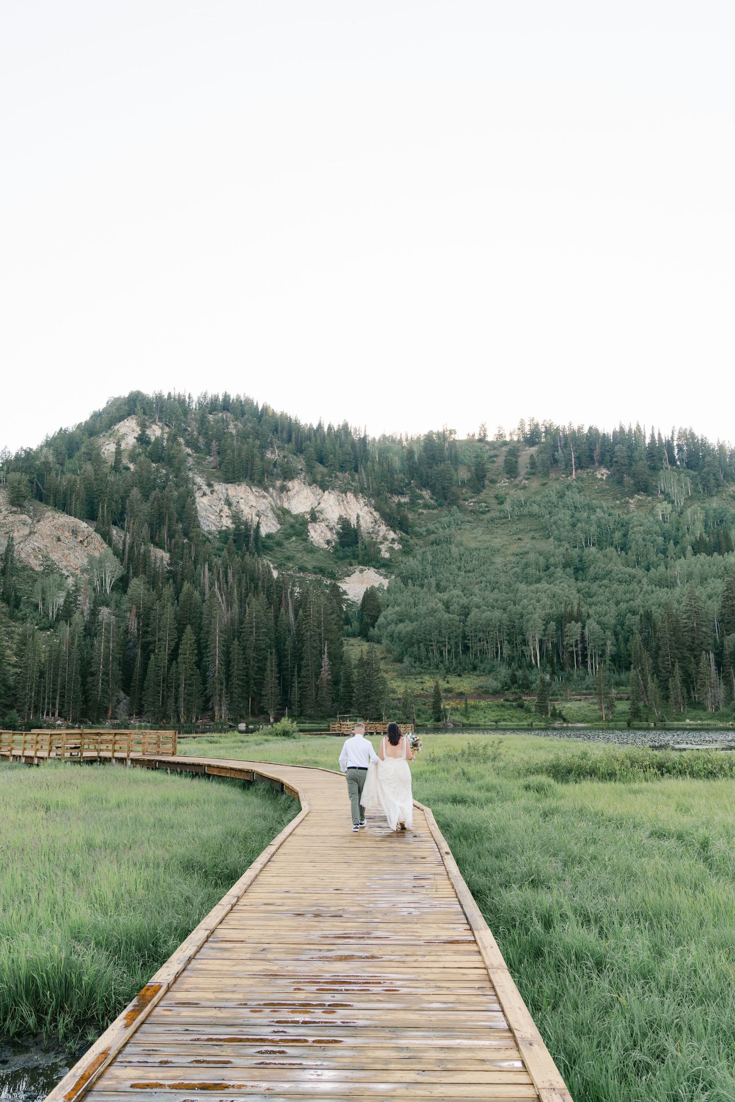 Bridal portraits at Silver Lake in Utah’s Wasatch Mountains, capturing stunning, timeless, true-to-color mountain bridal moments.