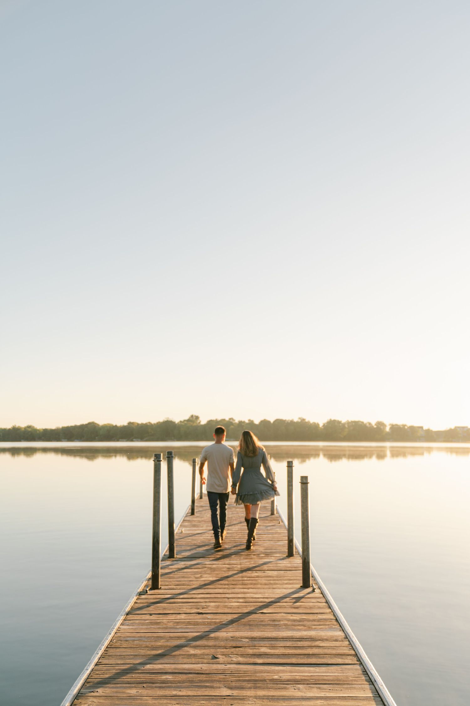 Couple’s styled session by a serene lake in Utah, captured with natural light and timeless, true-to-color photography.