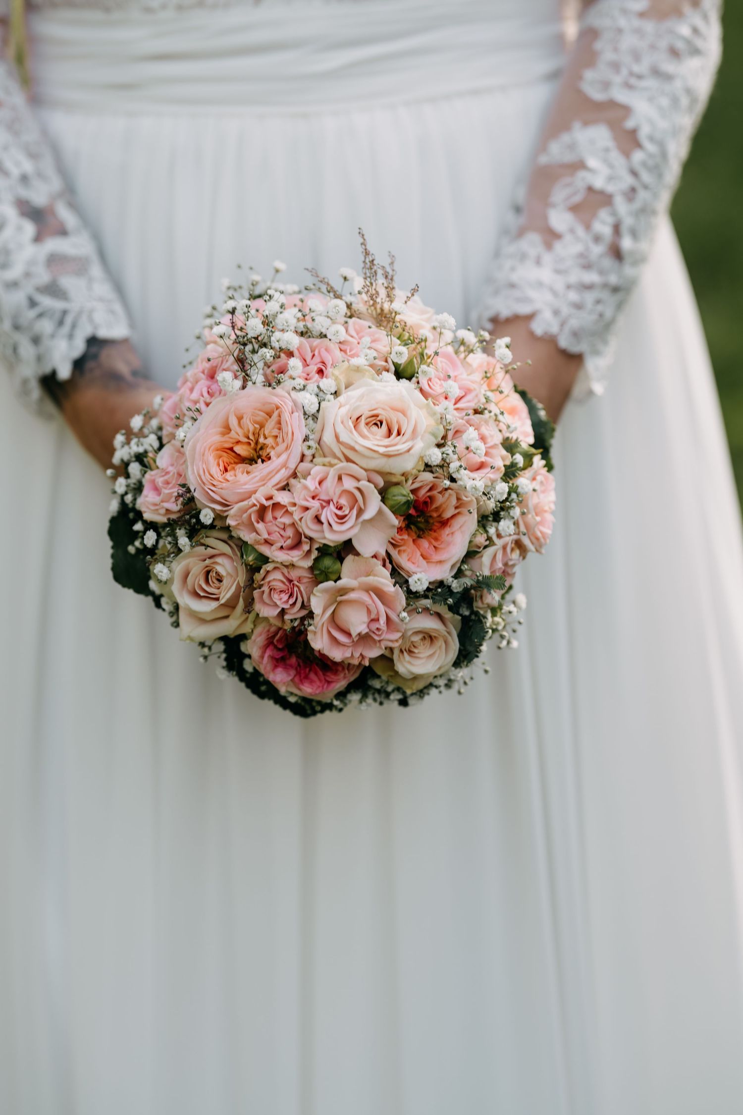 Hochzeit in Mels St. Gallen Schweiz – natürliche, romantische Hochzeitsfotos in idyllischer Umgebung, professionelle Fotografie in der Ostsc
