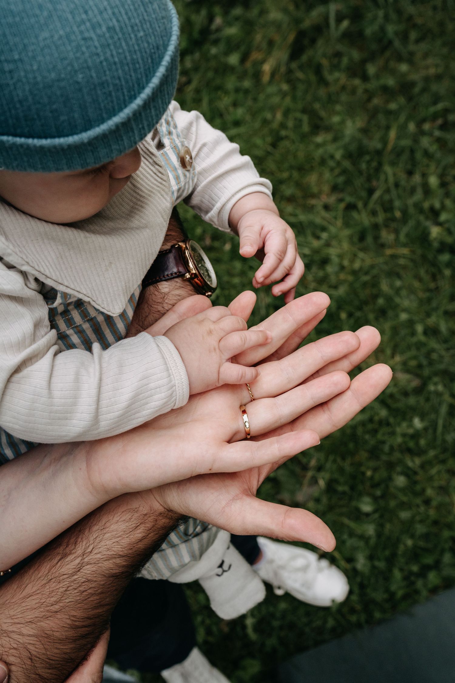 Familienshooting Schweiz – natürliche, liebevolle Familienfotos in Graubünden, St. Gallen & Ostschweiz, professionell und authentisch festge