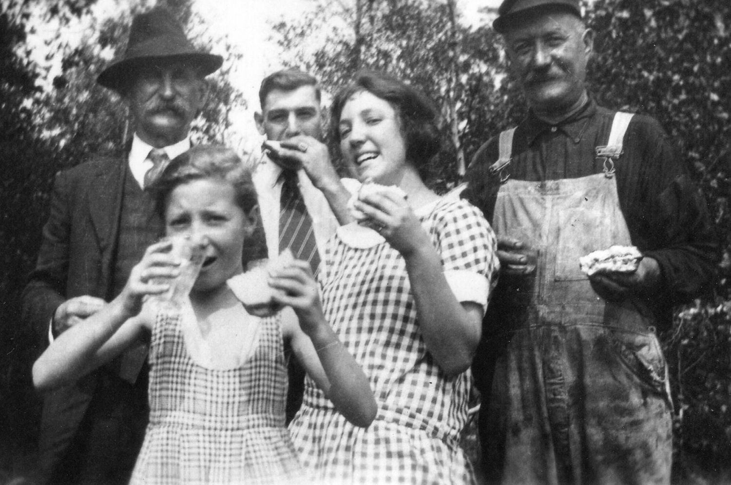 A black and white photo sequence shows someone drinking from a glass in four progressive steps.