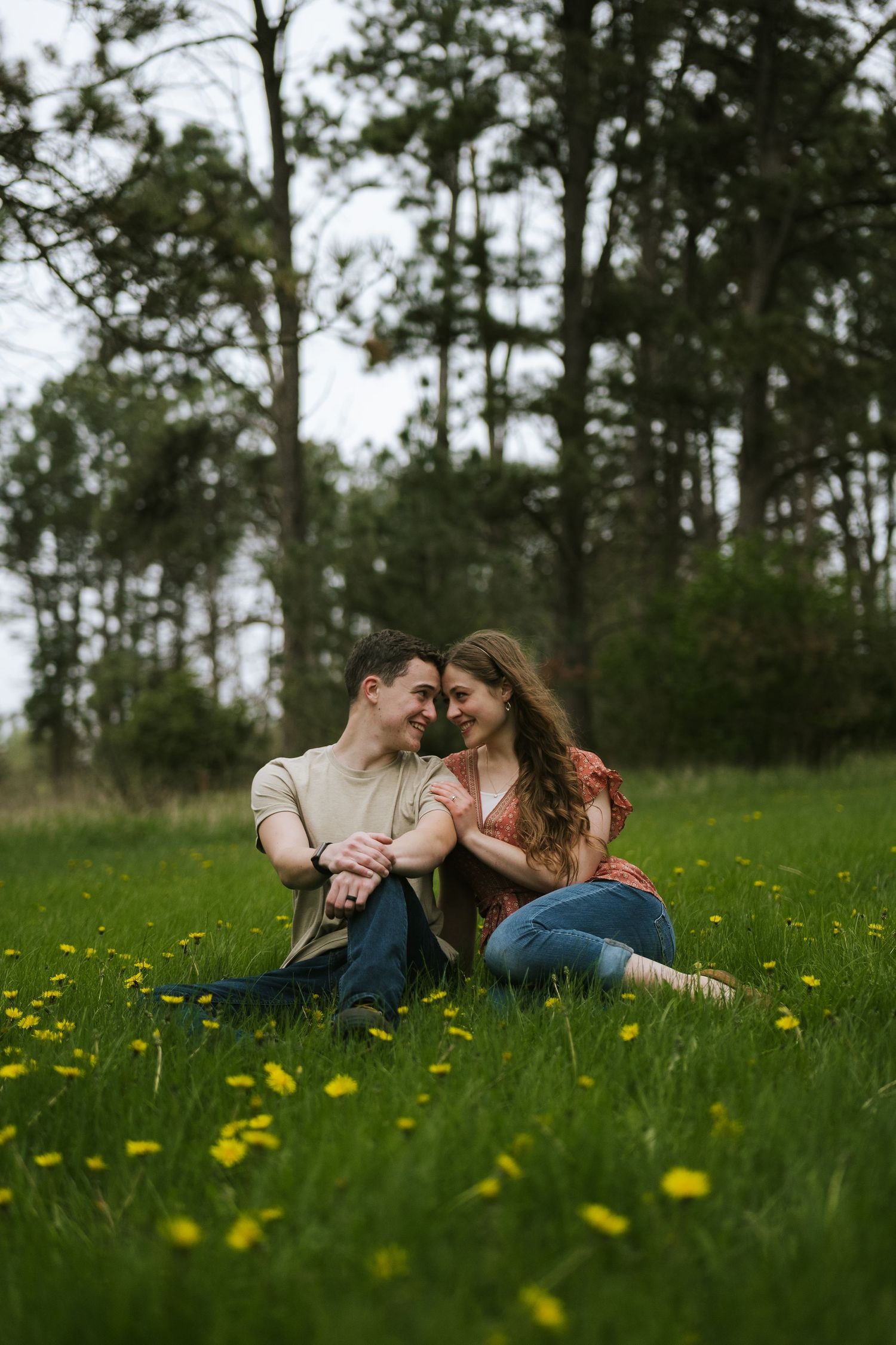 couples posing for candid couples photos