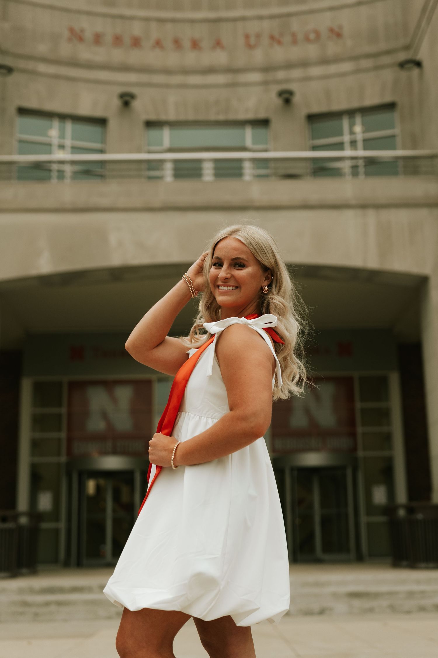 girl posing for university of lincoln nebraska grad photos