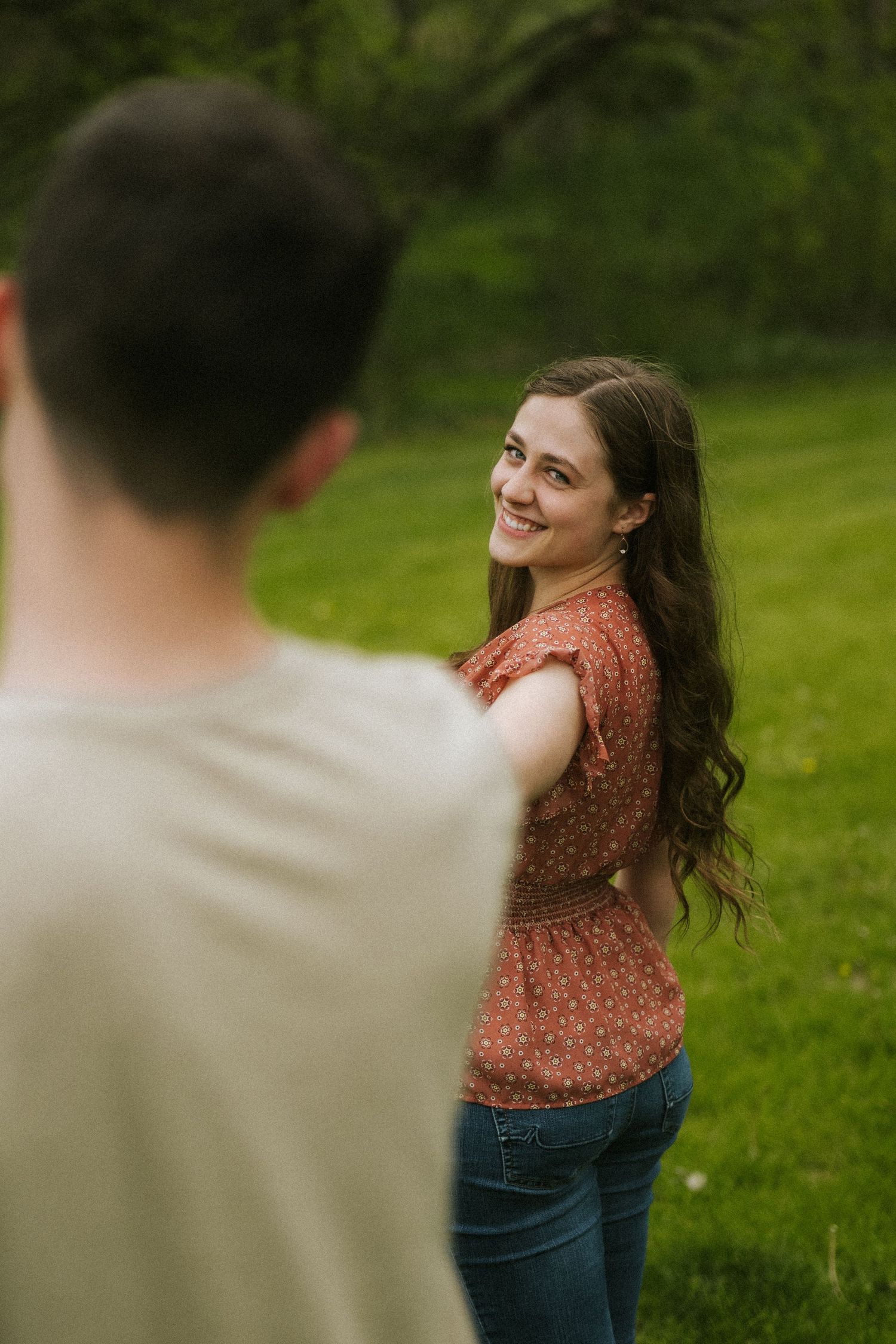 couples posing for candid couples photos