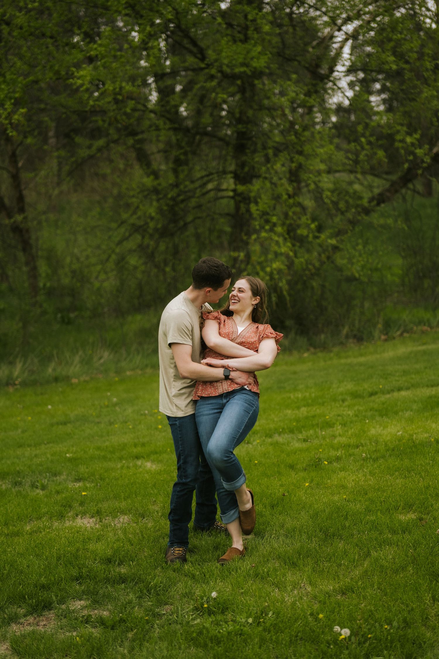 couples posing for candid couples photos