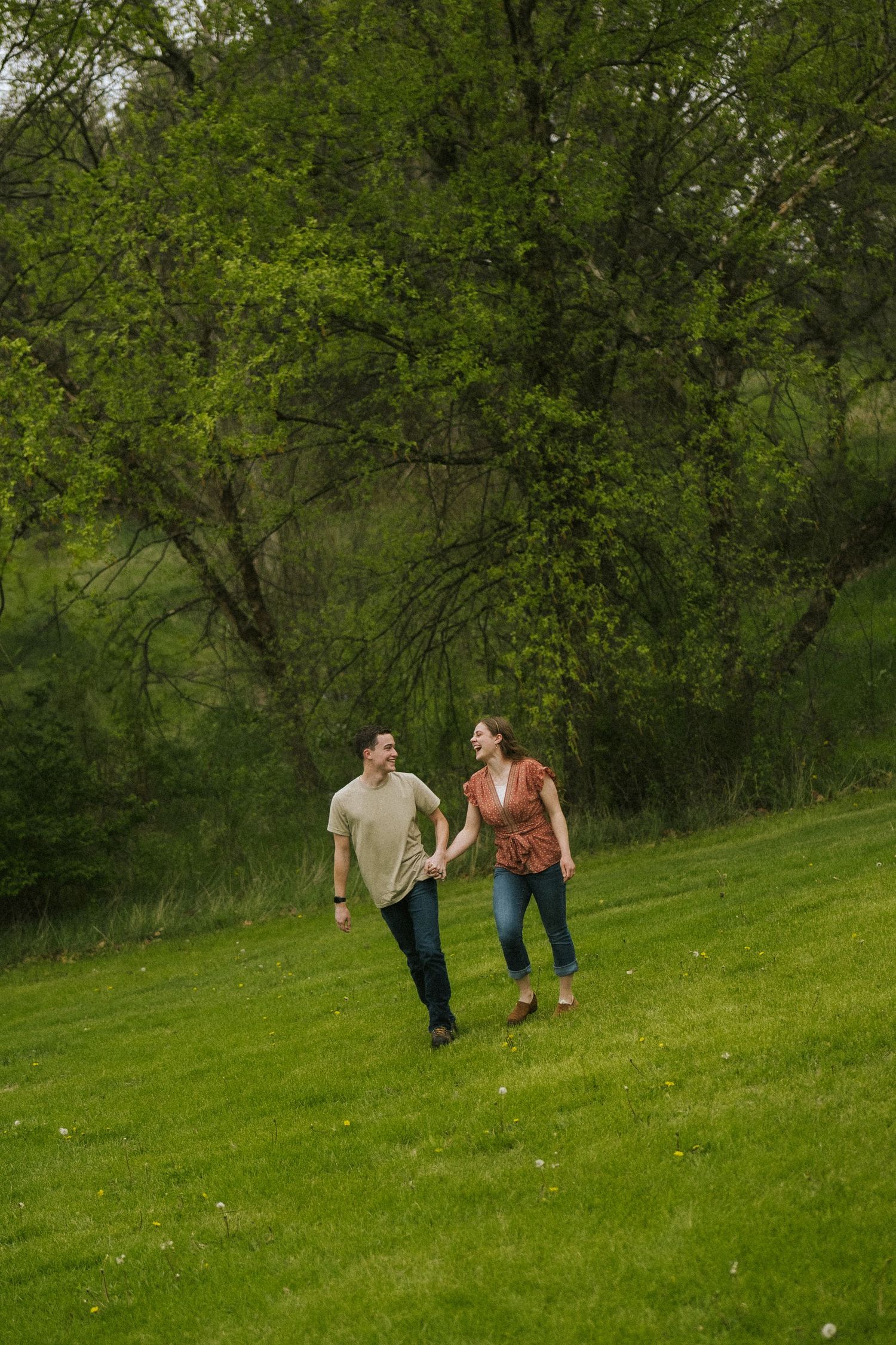 couples posing for candid couples photos