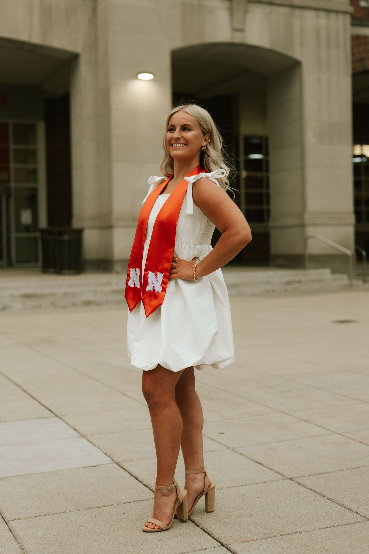 girl posing for university of lincoln nebraska grad photos