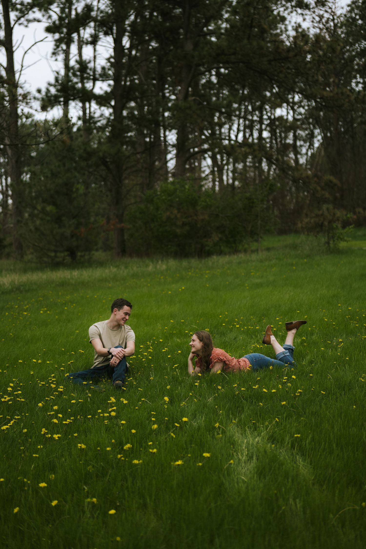 couples posing for candid couples photos