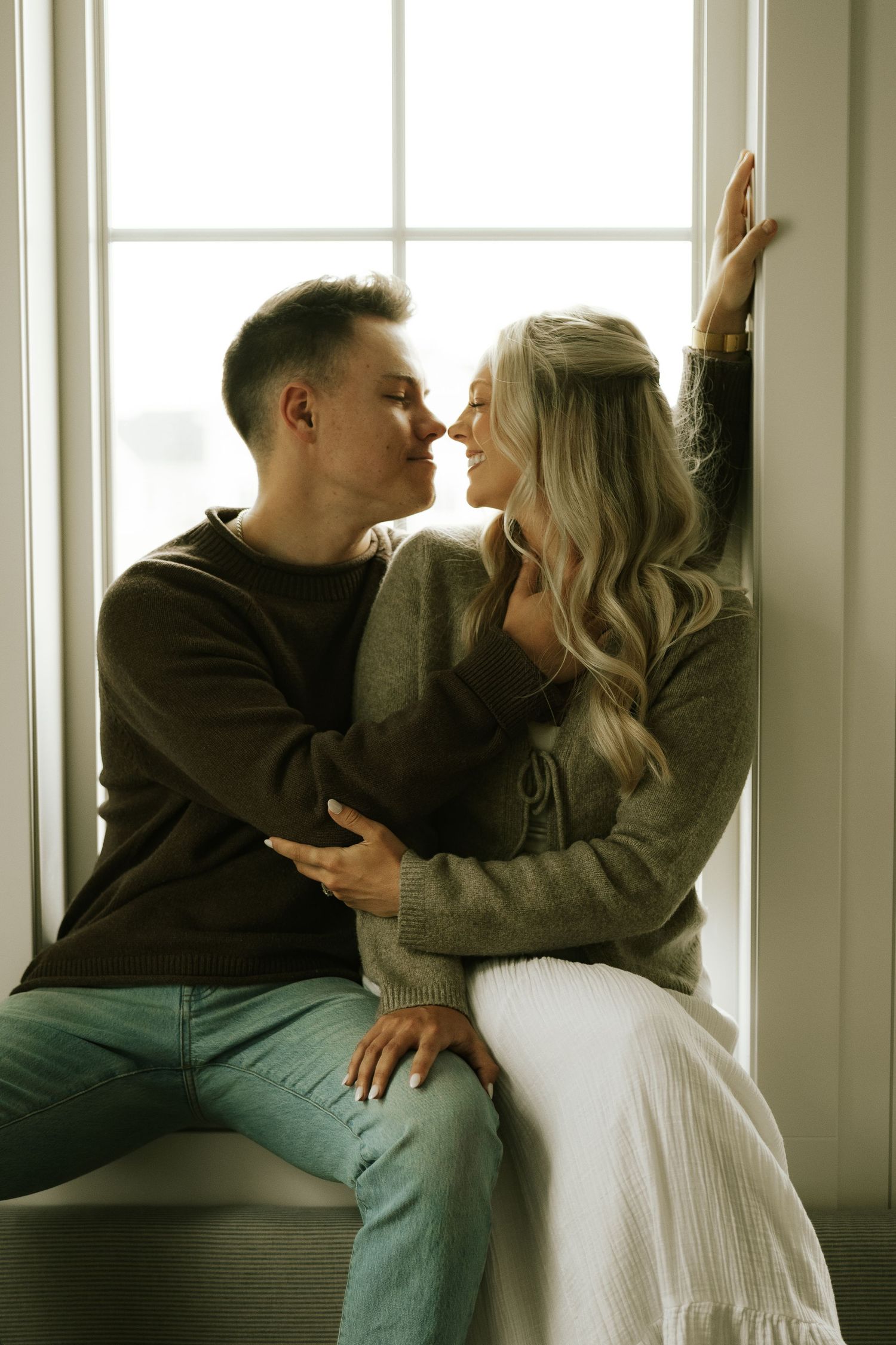 candid, romantic couples photos