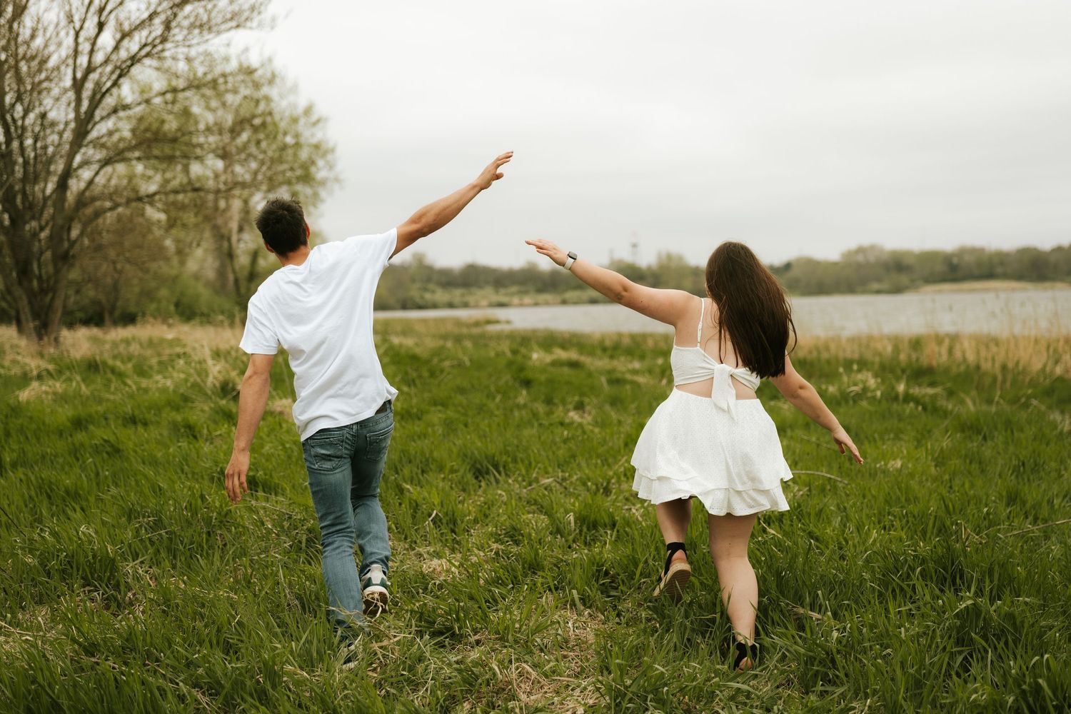 candid, romantic couples photos