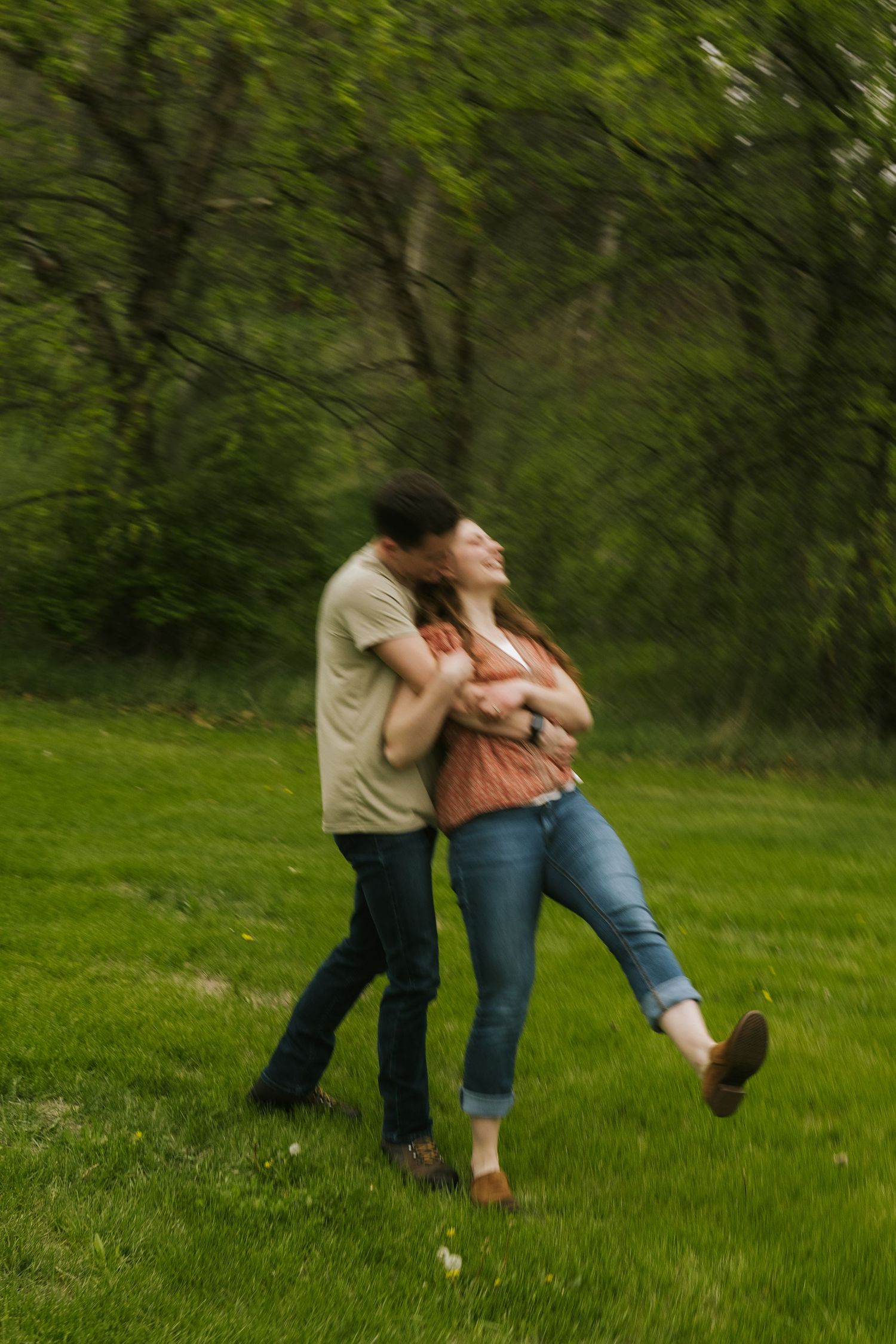 couples posing for candid couples photos