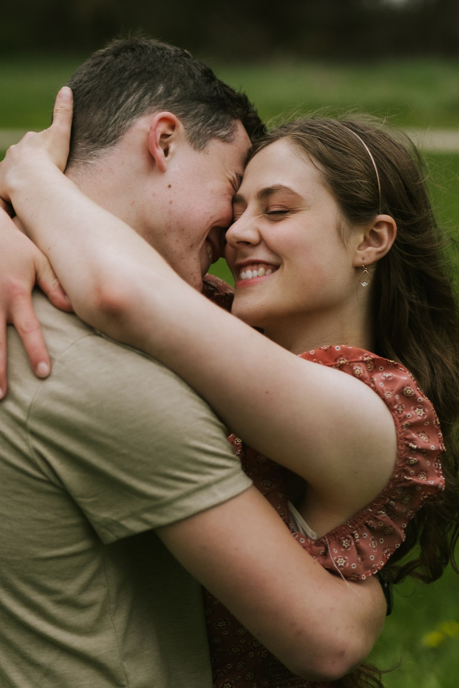 couples posing for candid couples photos