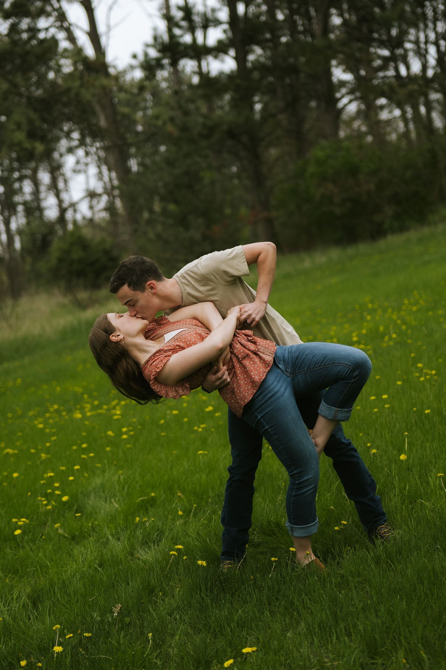 couples posing for candid couples photos