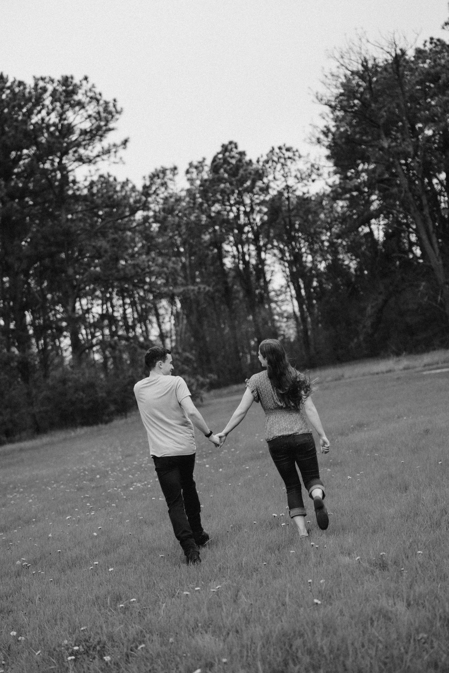 couples posing for candid couples photos