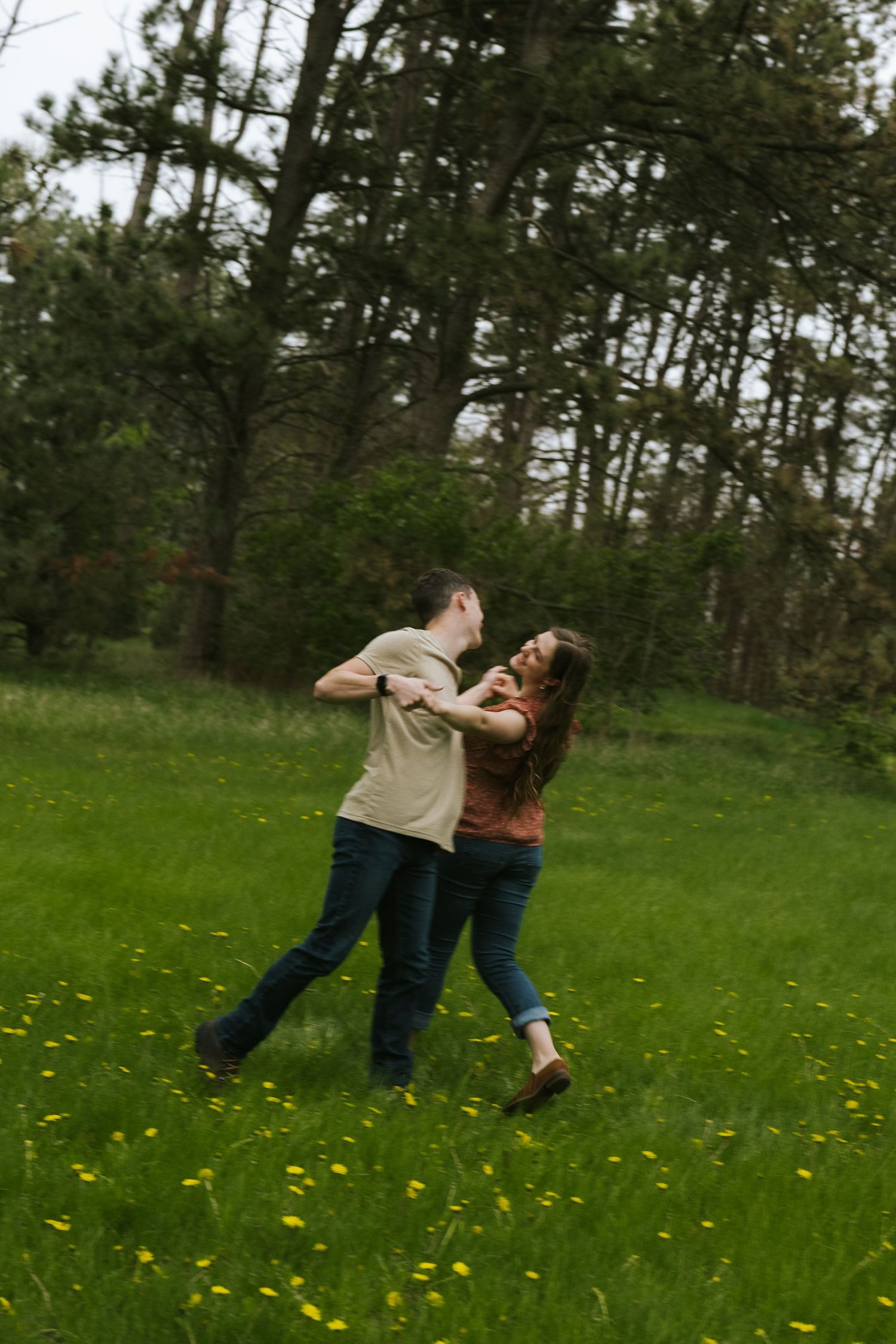 couples posing for candid couples photos
