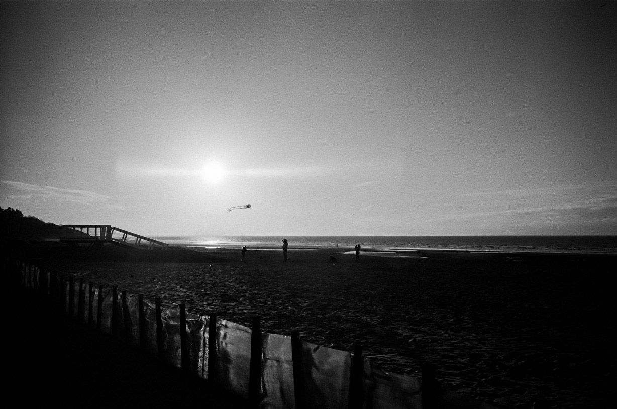 Paysage côtier argentique, lever de soleil — Cyril Cornet CYRBOX Leica