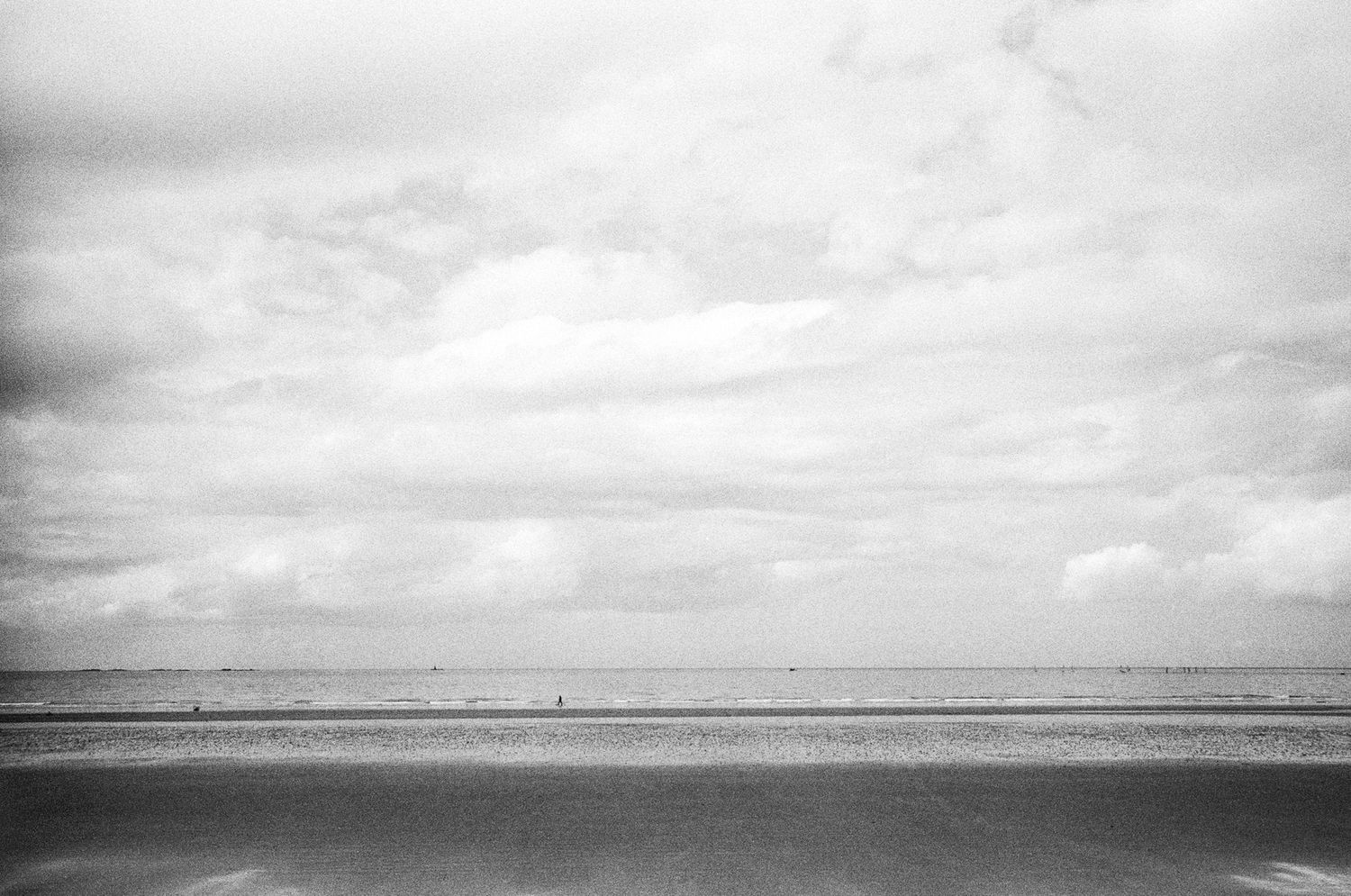 Paysage marin argentique minimaliste, horizon — Cyril Cornet CYRBOX Leica