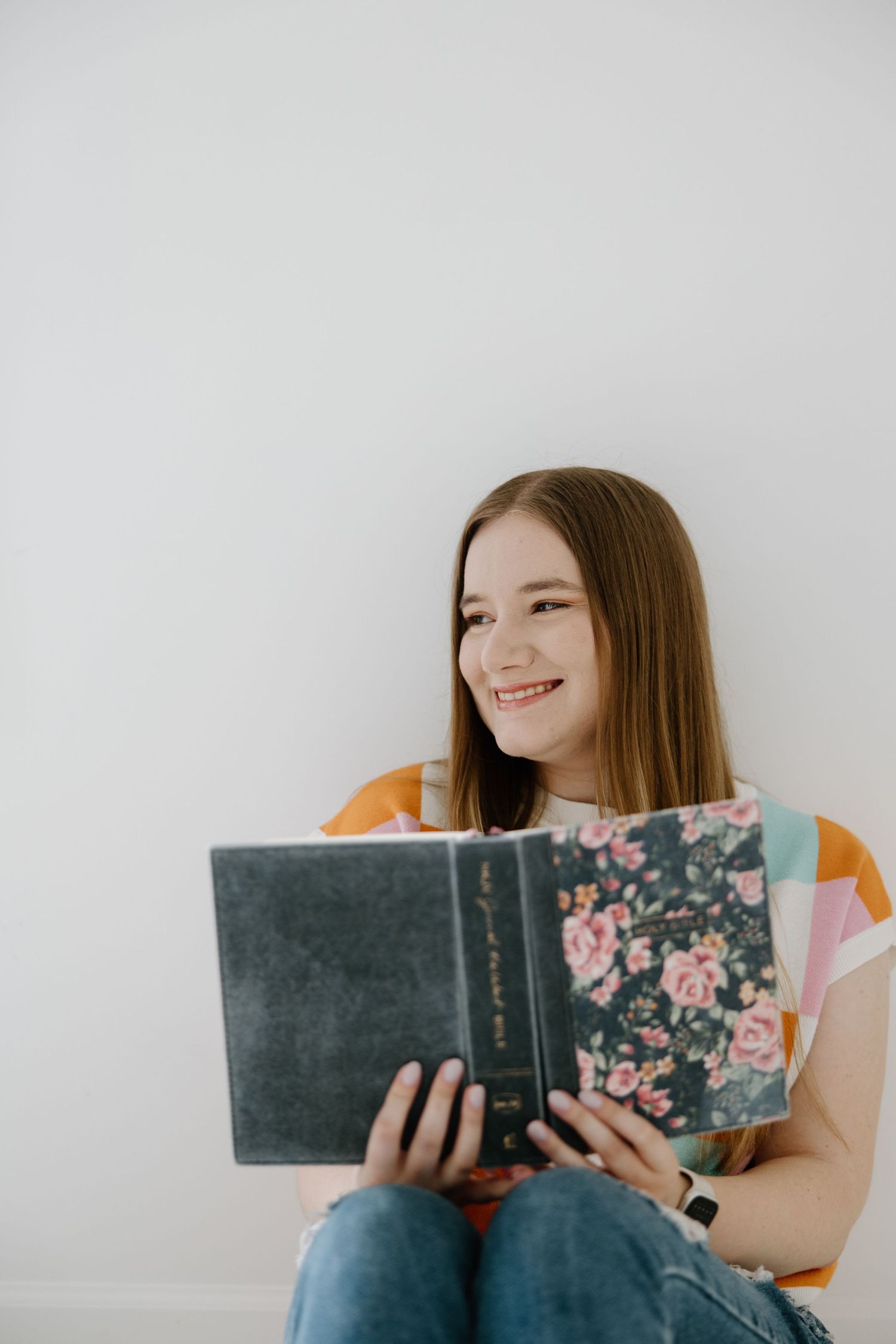 Chloe Elizabeth Photography photographer smiling in natural light studio in Middle Tennessee.
