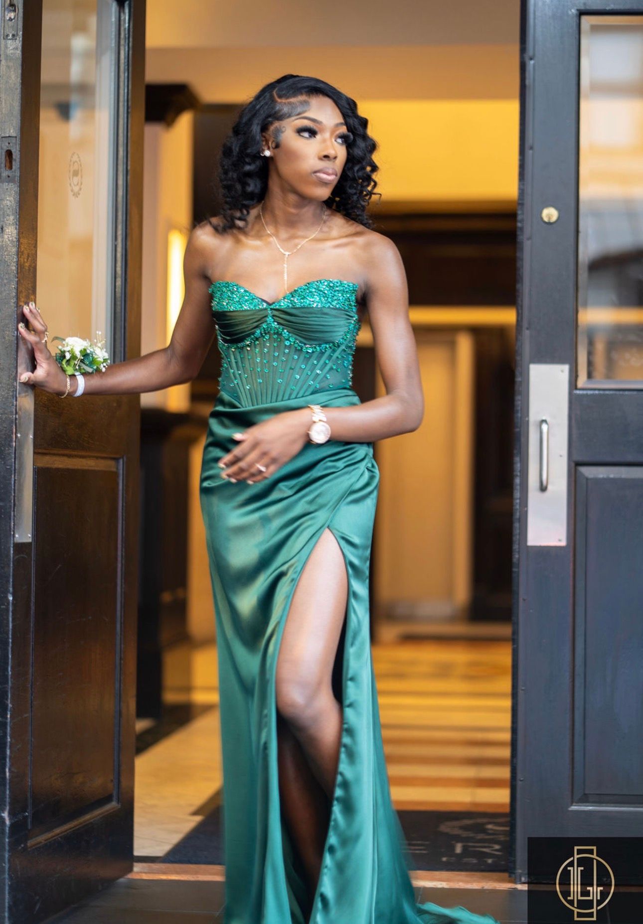 Columbia portrait photoshoot in Columbia featuring elegant green dress – Vera-Lane’s Photography & Media