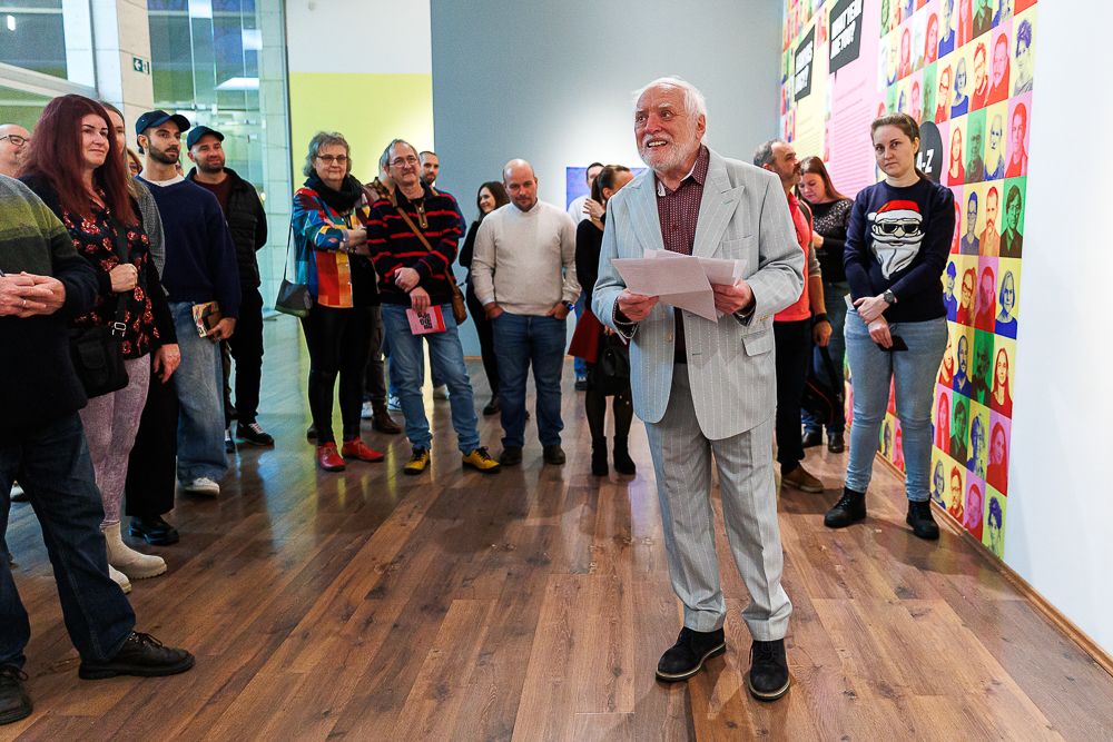 Arató András (Hide Tha Pain Harold) mint tárlatvezető a MODEM Debrecen 