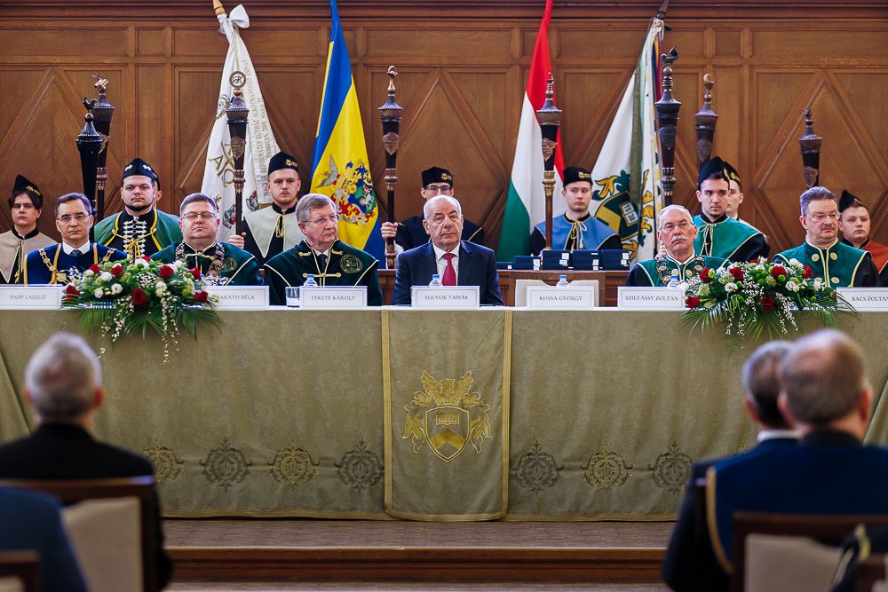 A Debreceni Egyetem integrációjának 25. évfordulóját ünneplik a főépületben.