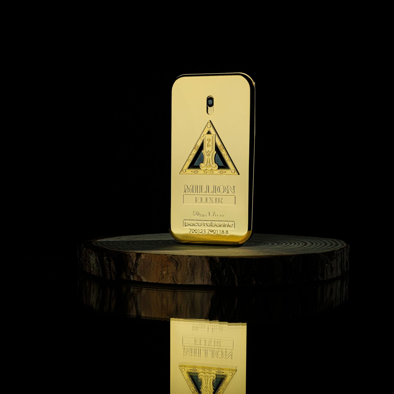 Fotografía de producto premium sobre fondo negro en Estudio f:64 Oviedo. Imagen elegante para marcas de lujo y e-commerce.
