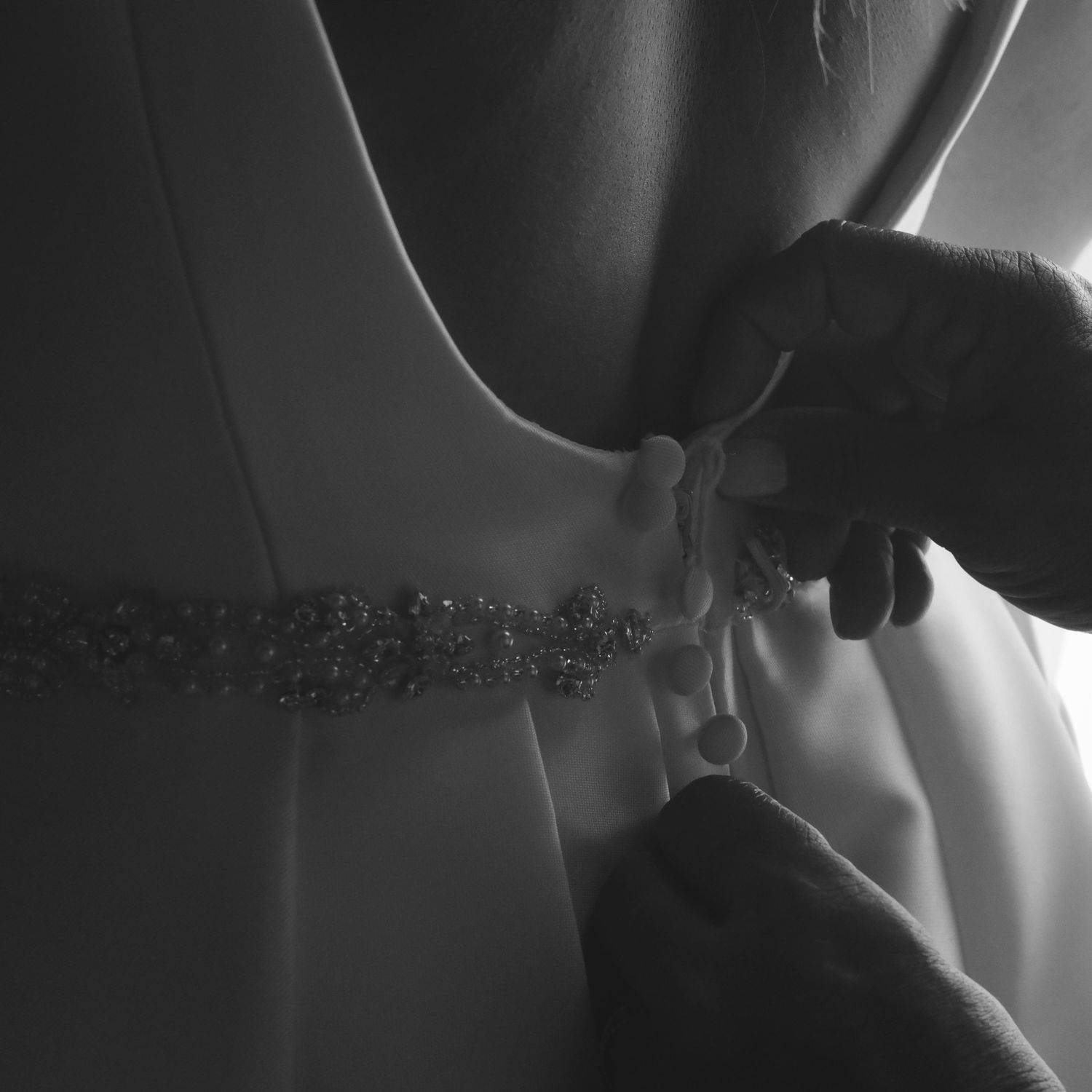 Novia en contraluz.
Fotografía artística y poética de boda profesional.