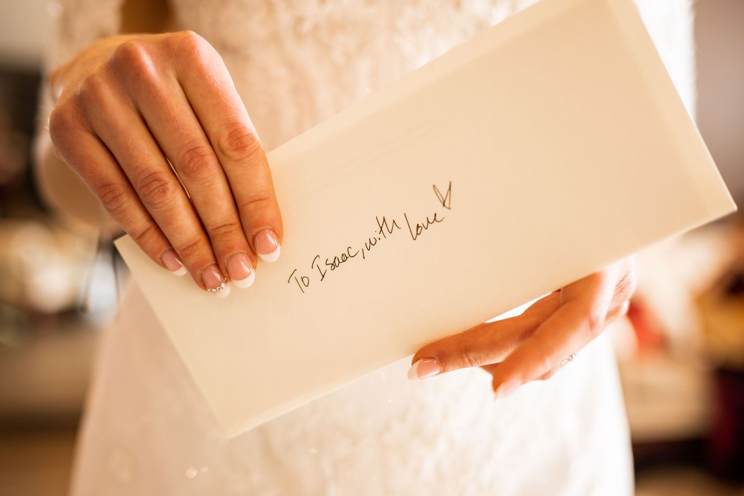 photography, bride, groom, Minnesota, wedding photography, lifestyle, candid, high-end, letter