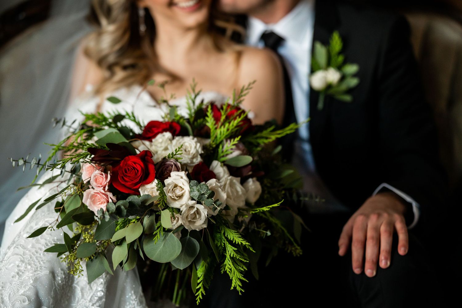 photography, bride, groom, Minnesota, wedding photography, lifestyle, candid, high-end, flowers, details, barn