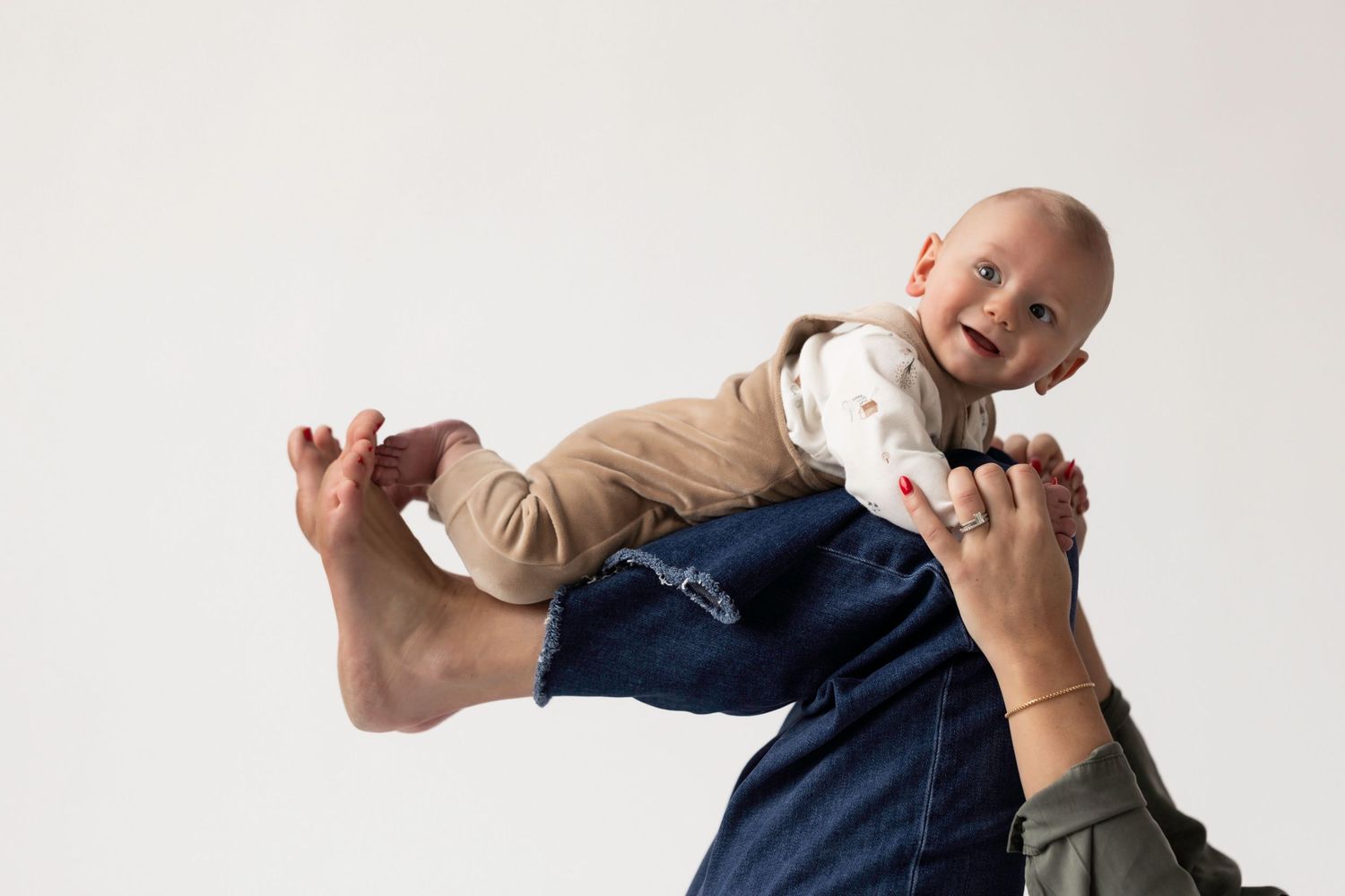 photography, milestone photography, baby, family photos, Minnesota, six months old, wedding photography, lifestyle, candid, high-end