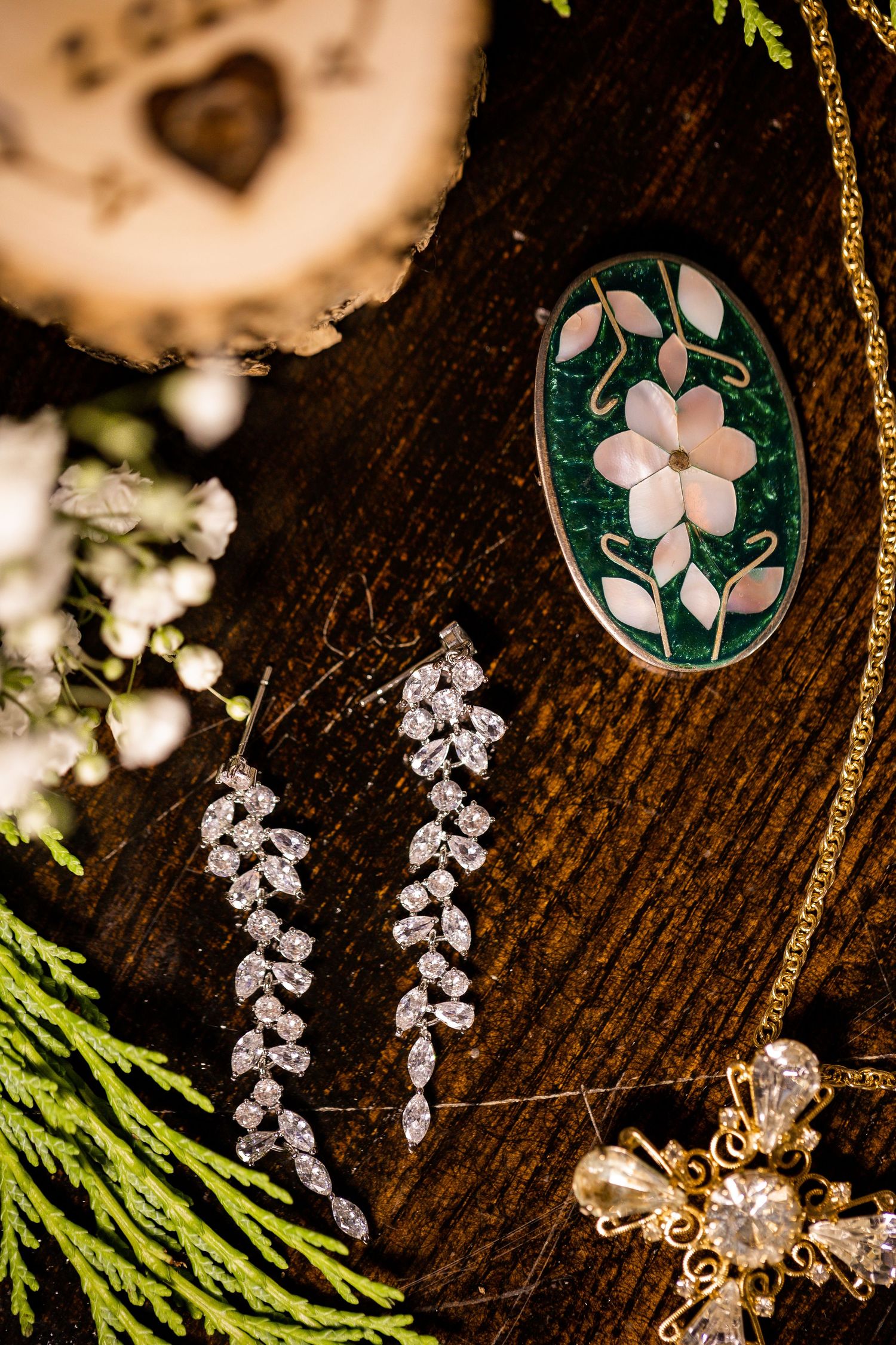 photography, bride, groom, Minnesota, wedding photography, lifestyle, candid, high-end, flowers, details, barn