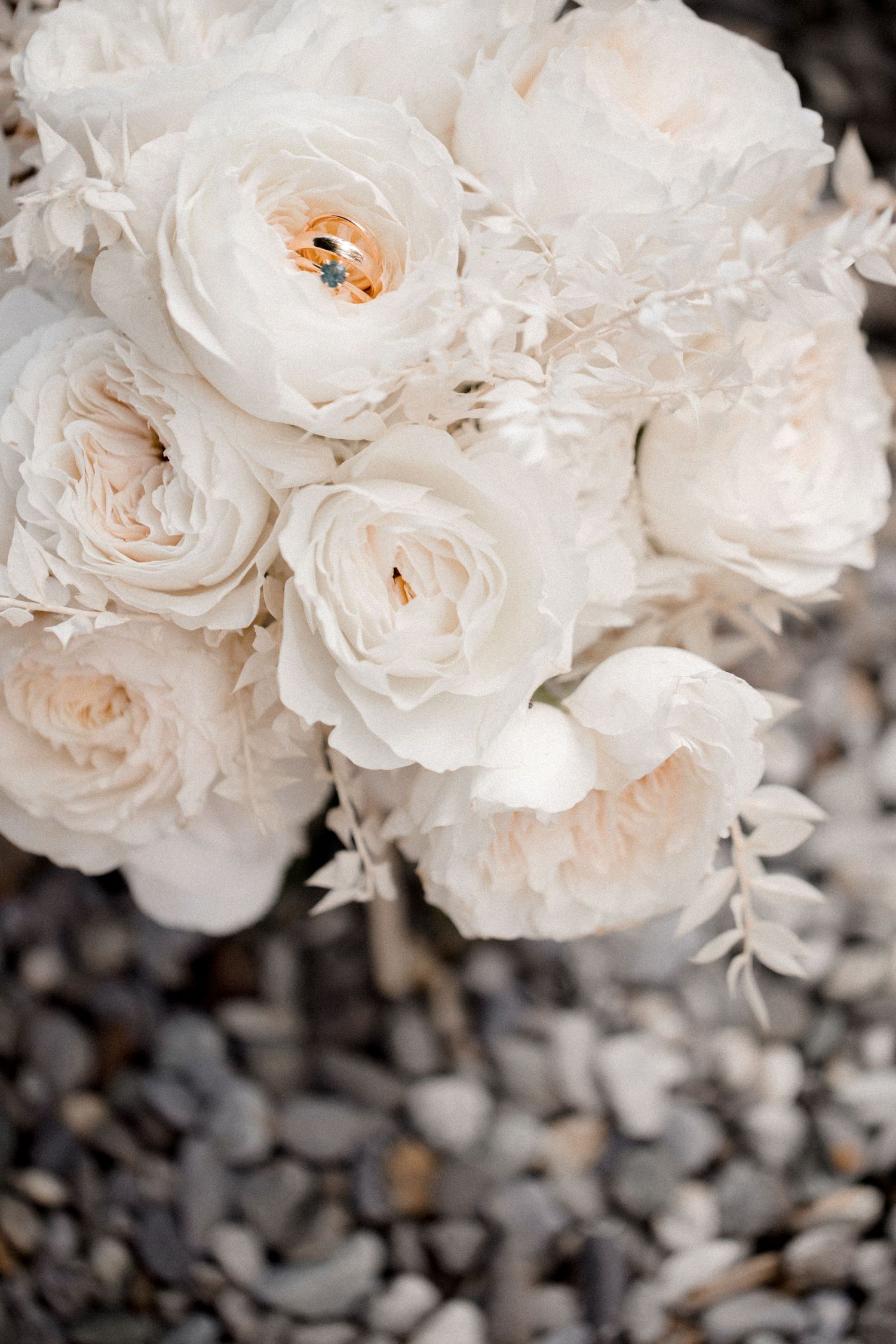 Göttliche Freie Trauung Hochzeit und freie Taufe Luzern Zürich Zentralschweiz Schweiz Brautstrauss nadjafotografiert