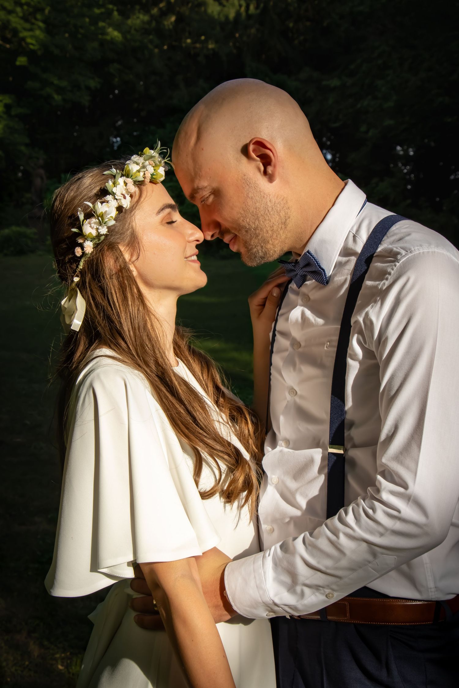 Photo en lumière naturelle d'un couple lors d'un mariage sur Nancy et ses alentours ainsi que Reims