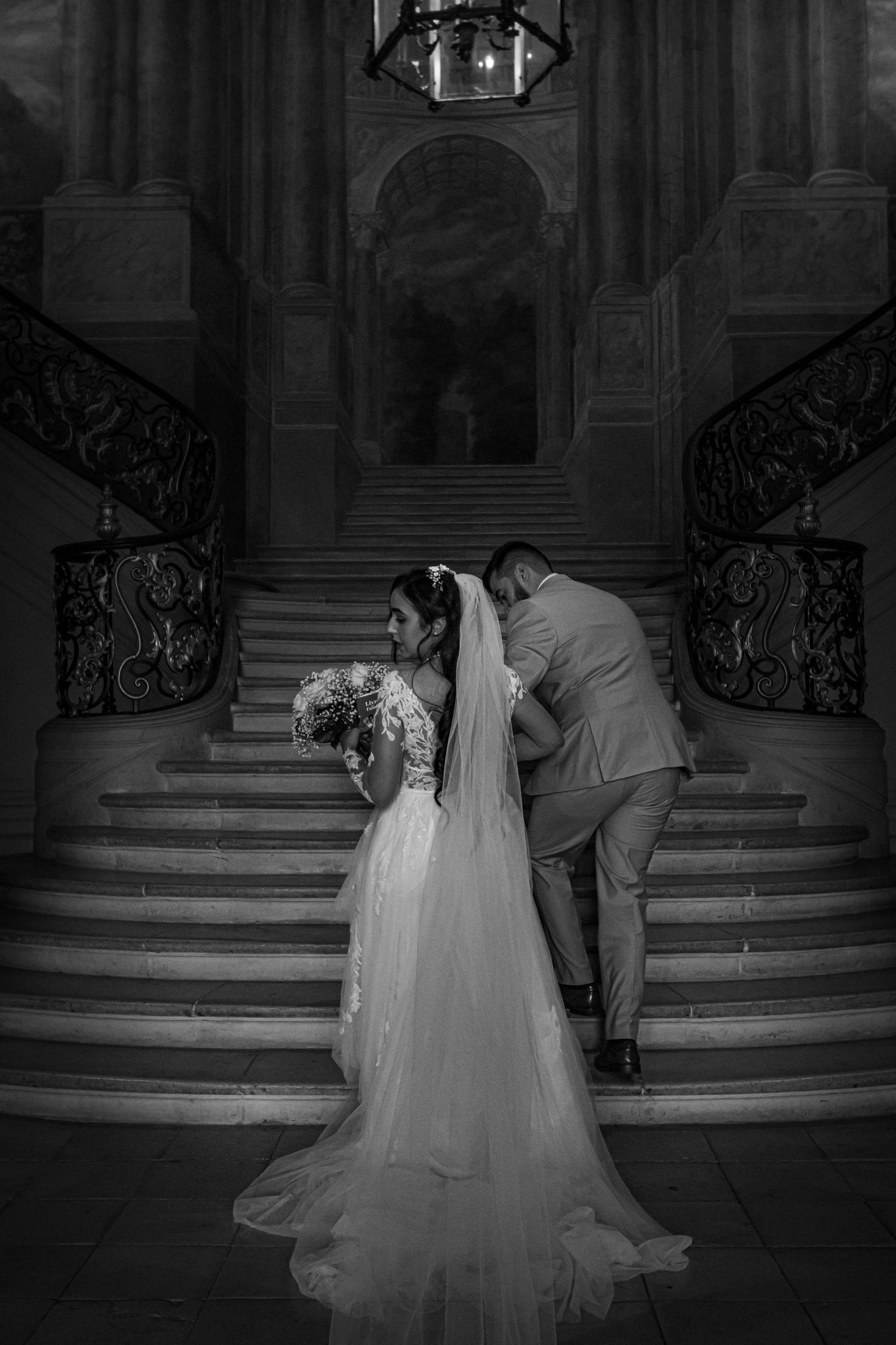 Photo en lumière naturelle d'un couple lors d'un mariage sur Nancy et ses alentours ainsi que Reims