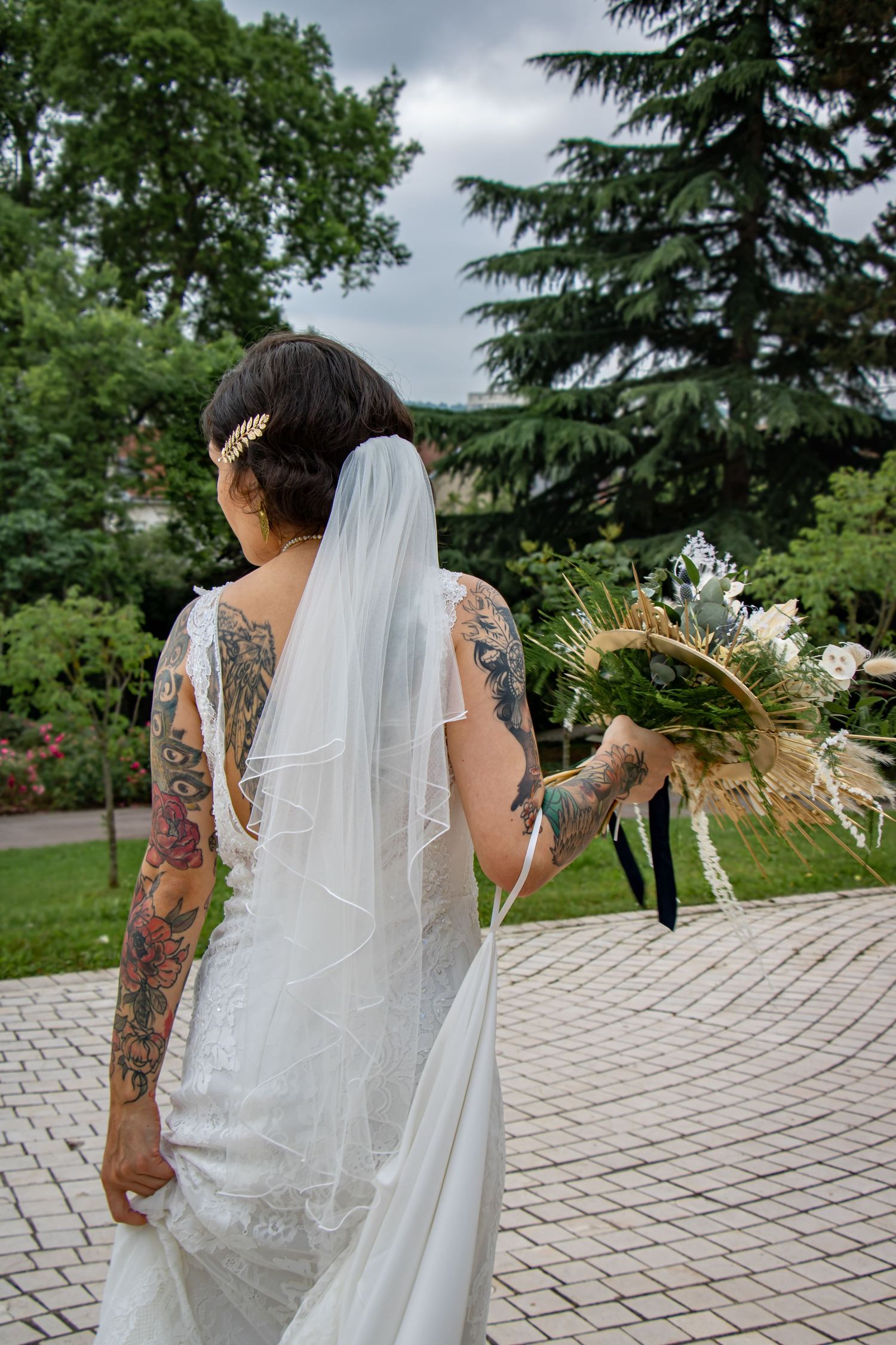 Photo en lumière naturelle d'un couple lors d'un mariage sur Nancy et ses alentours ainsi que Reims