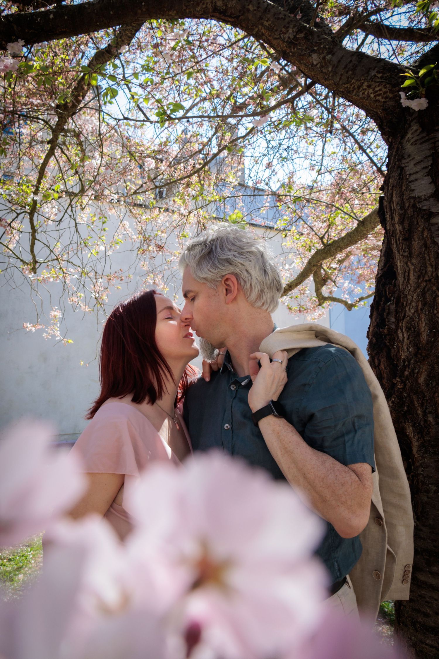 Photo en lumière naturelle d'un couple sur Nancy et ses alentours
