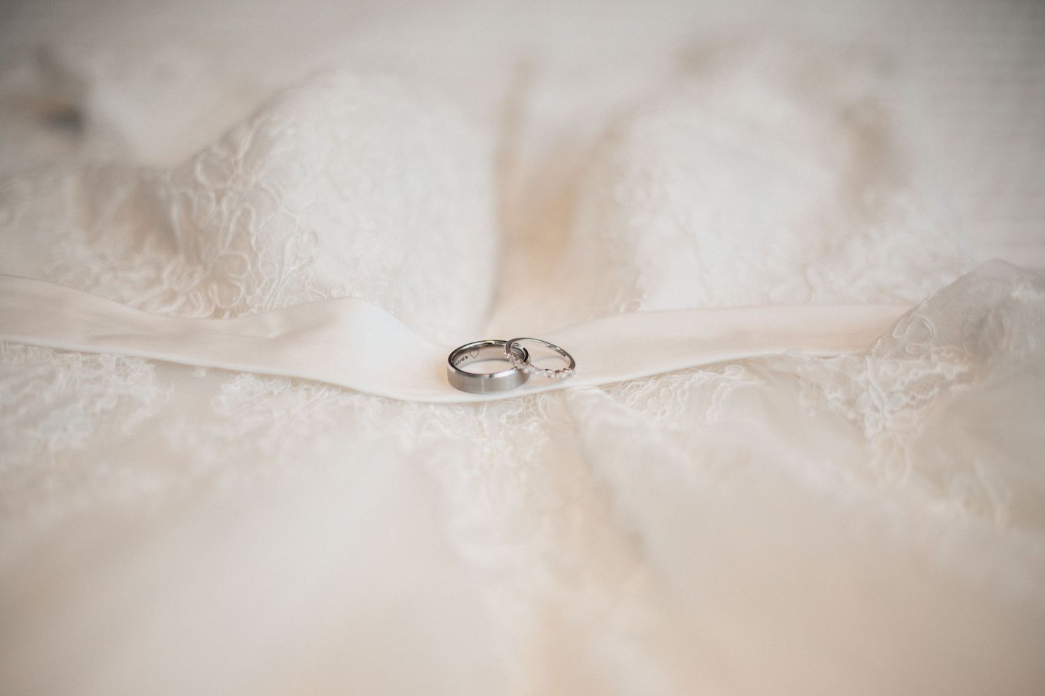 wedding details photo of bride and groom wedding bands rings.
