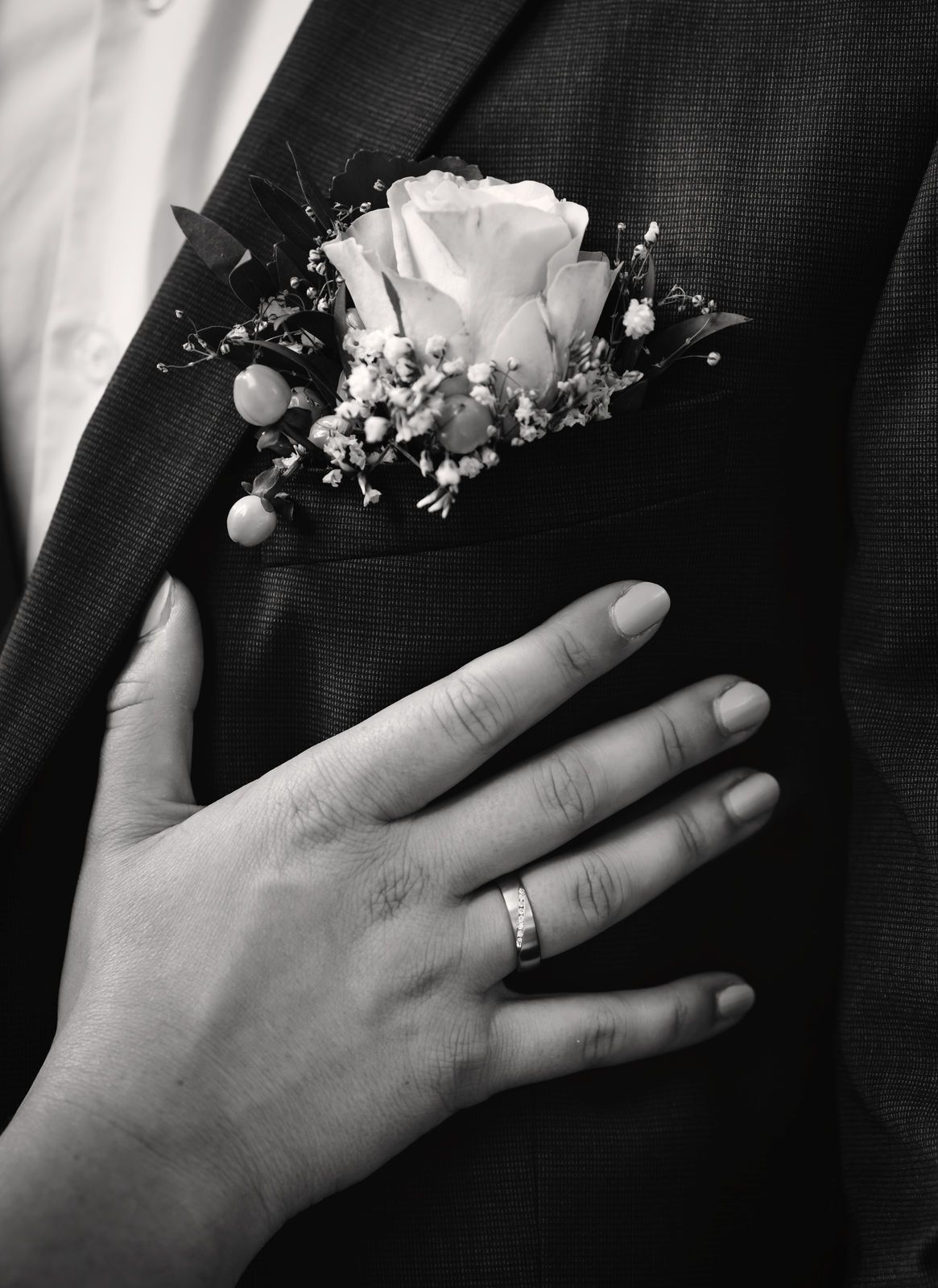 Detailaufnahme Ehering und Anzug - Hochzeiten in und um Osnabrück