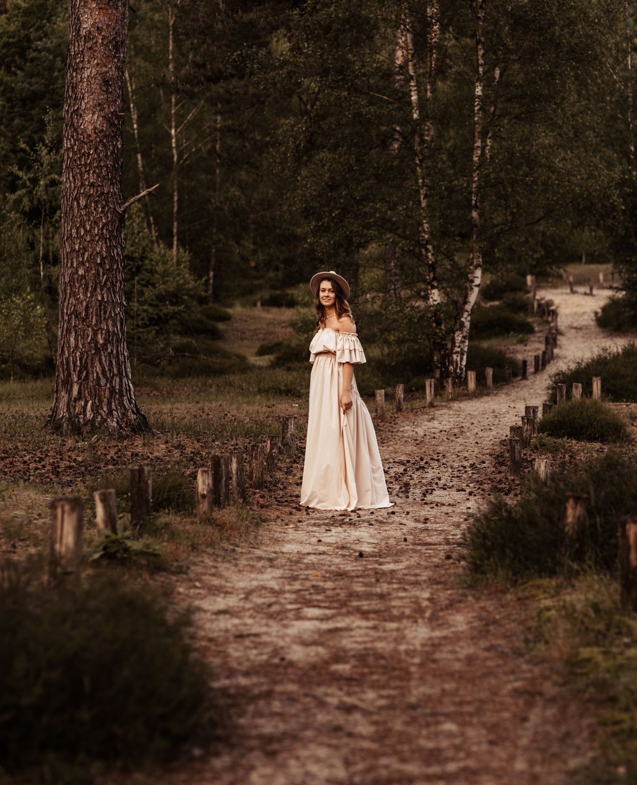 Einzelportrait von Frau mit schönem Kleid in Telgte.