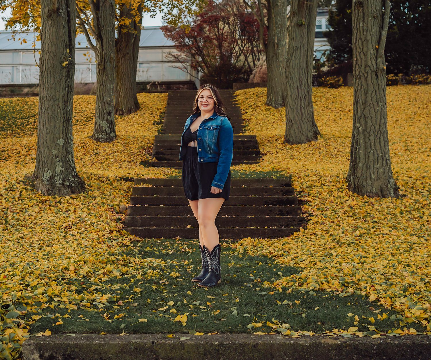 High school senior photos at Oglebay Zoo in Wheeling, West Virginia.
