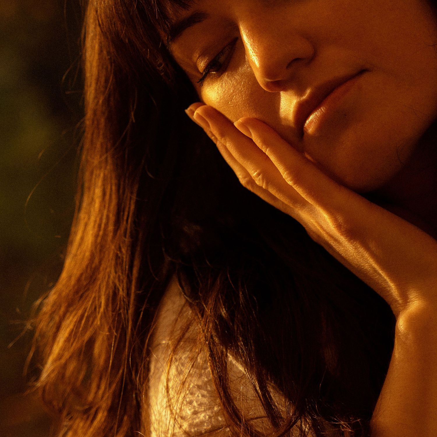 Golden hour portrait with sunlit hair and dreamy natural lighting.