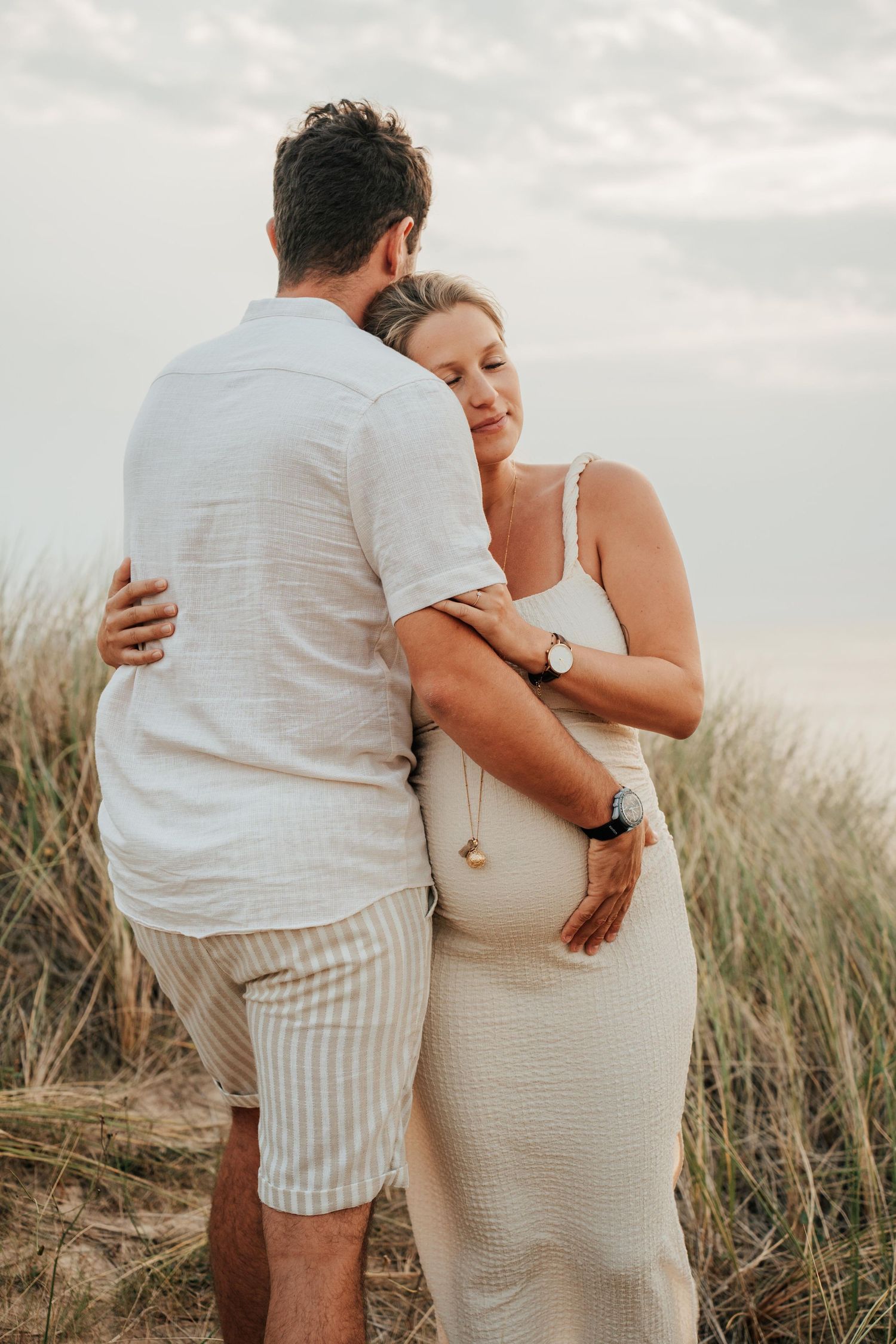 photo de grossesse en Normandie sur la plage