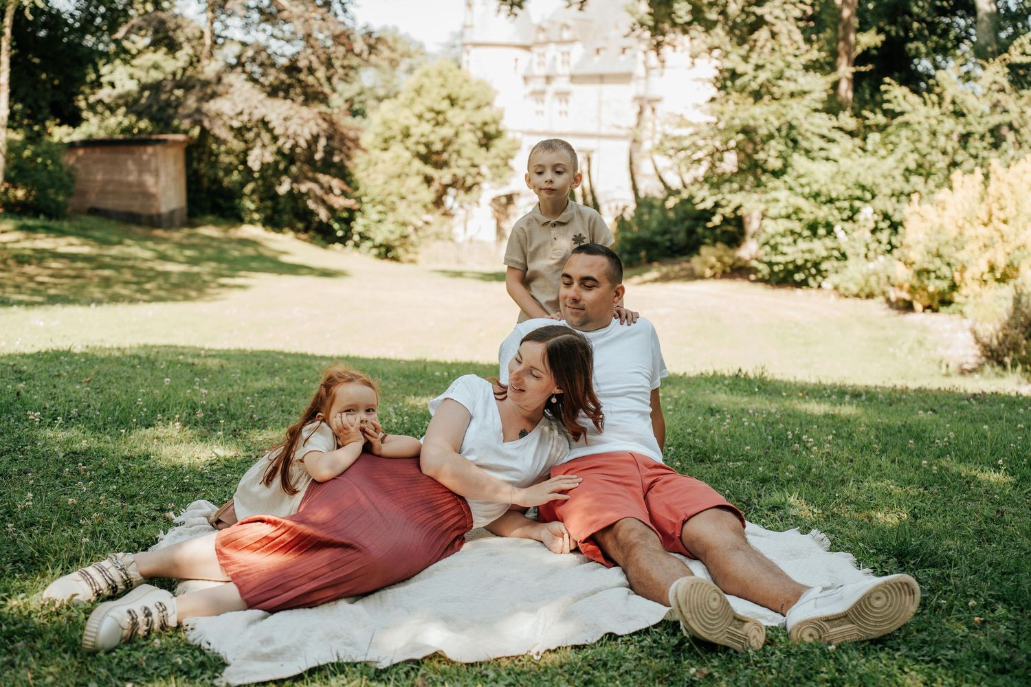 Shooting familial dans le jardin Normandie, Cherbourg