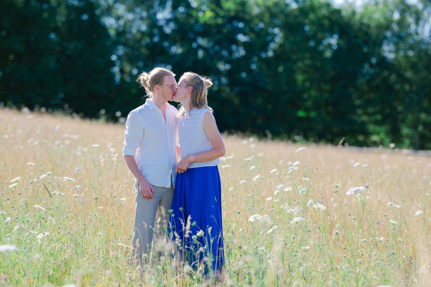 Couple, Wiese, Location, Sonnenuntergang, Goldene Stunde