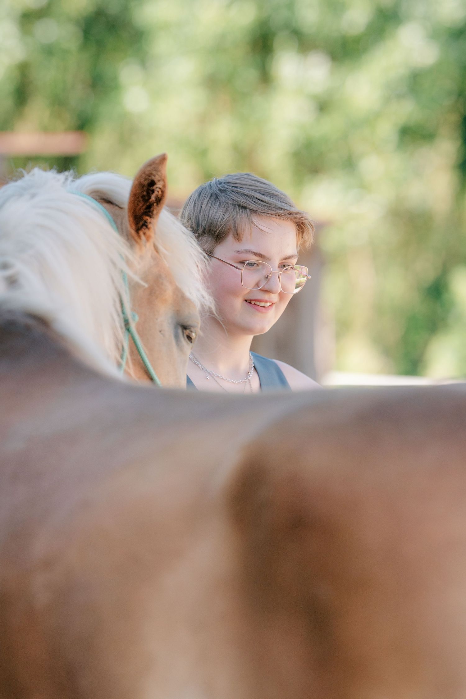 Frau mit ihrem Pony